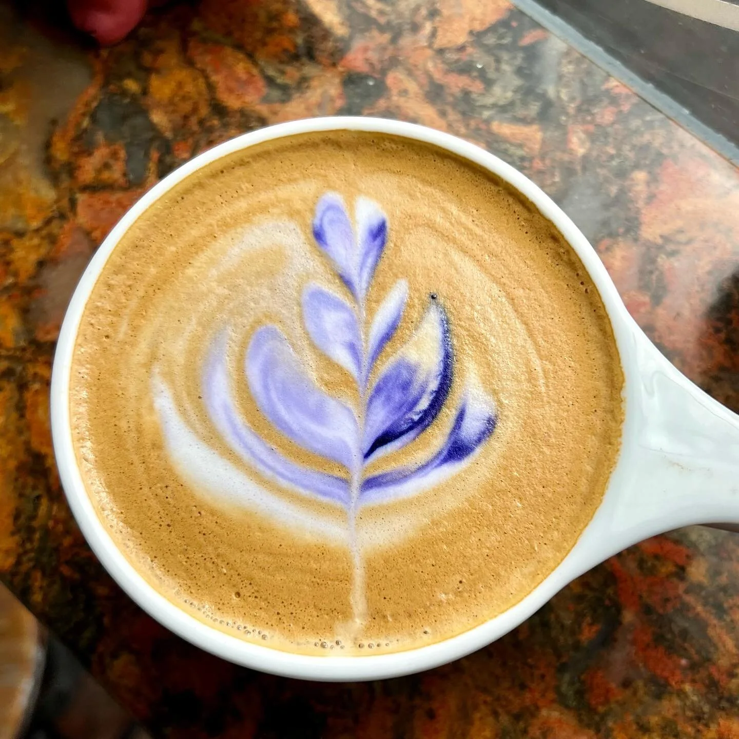 It is tulip szn after all 🌷 

Lavender Lattes &gt;&gt; 

#nycoffee #nyfoodie #nyfood #newyork #explore #longislandfood #instafood #foodporn #foodstagram #explorepage #explorelongisland #nyrestaurants #chic #cafe #carsandcoffee #pumpkin #pumpkinspice