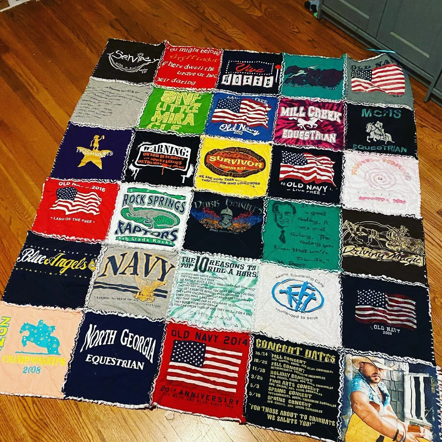 Spring is here and if you are like me you are starting to think about summer. This means we are less than two months from graduation season! Are you looking for the perfect gift? A Tshirt quilt is the perfect way to preserve memories from over the ye