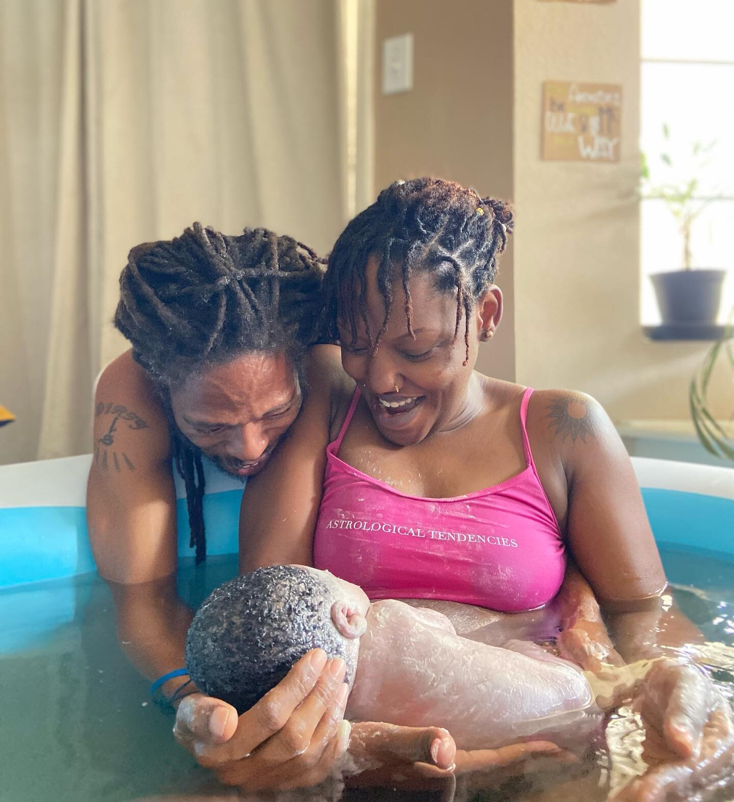 Welcome Earthside Baby Boy. 🌞💙

Drink deep of the water flowing from your mother, nurturing this life and you can continue on&hellip;

Like a bird in the winter flying on the feather to migrate in the rhythm that breathed us into life. 

We will wa