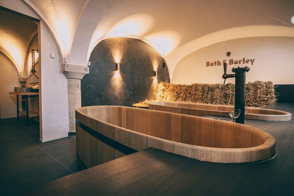Beerspa Bruges - 4 person Luxury spa 1 tubs.jpg