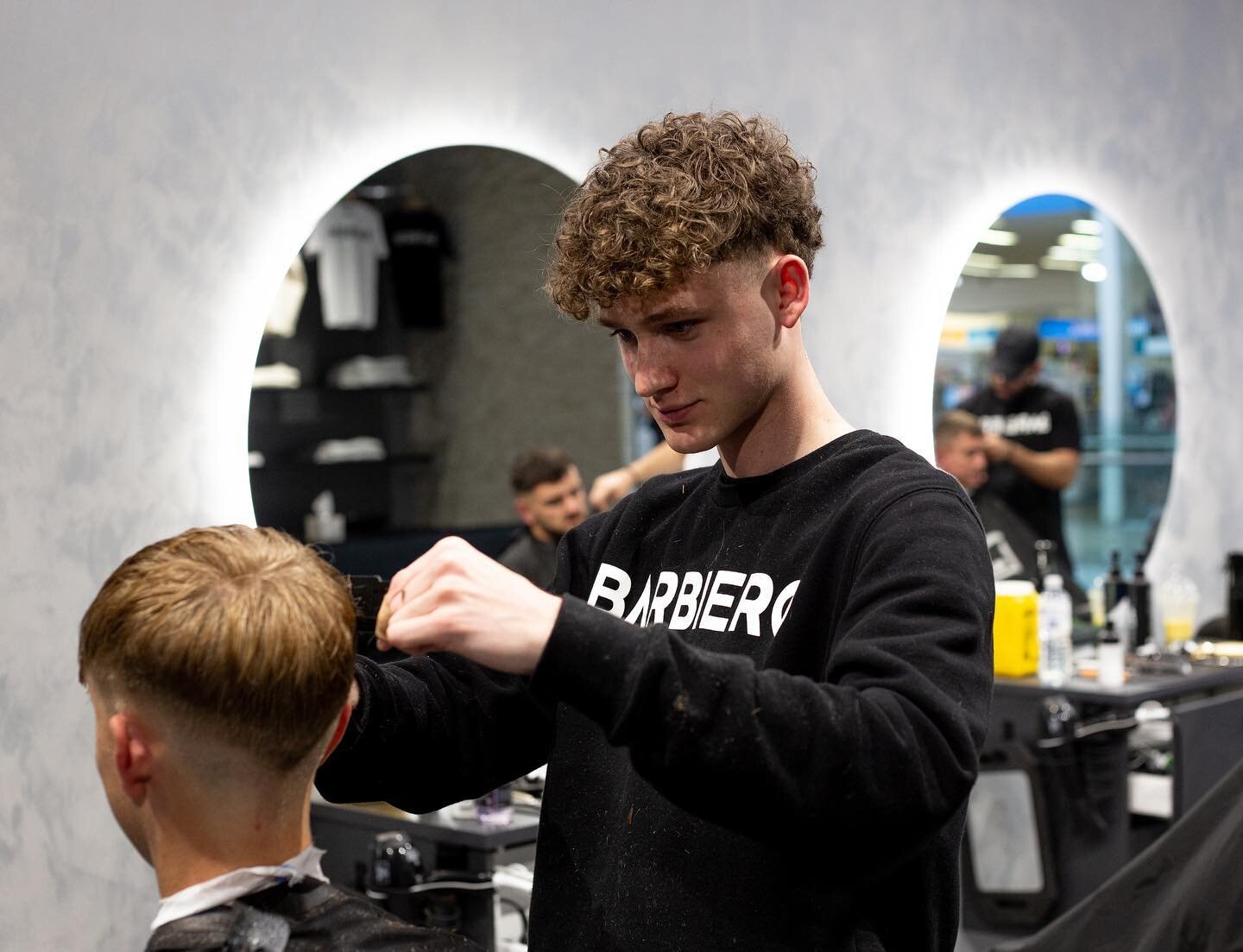 Looking for a fresh new look? Let our expert barbers help you find the perfect style to suit your individual taste and personality. 

Whether you're going for a classic cut or something more modern and daring, we've got you covered. Our team is dedic