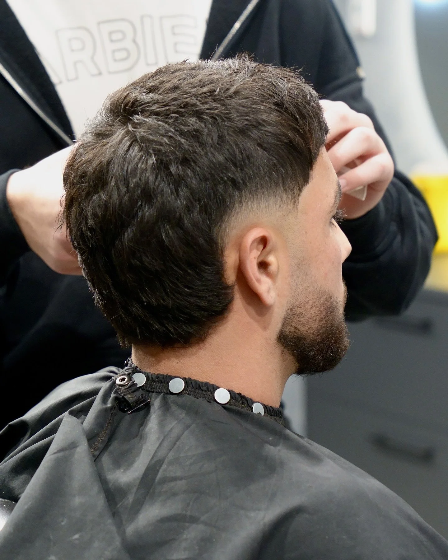Micro burst, textured on top and shaped to suit the client. 

Nothing overdone, just how he wanted it.

Walk-ins always welcome!

📍 Fairview Green Shopping Centre
📍 Gilles Plains Shopping Centre

#Barbiero #BarbersAdelaide #FairviewParkBarber #Gill