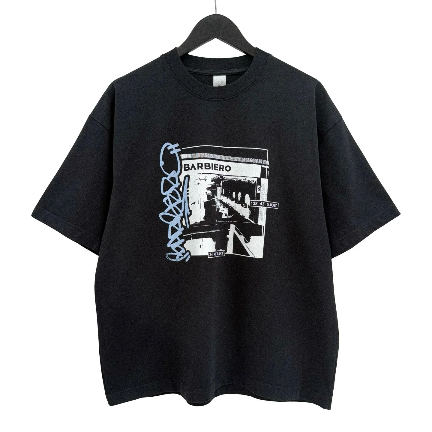 The BLUEPRINT Tee

Every brand starts with a layout &mdash; a shape, a room, a space where ideas first take form.
THE BLUEPRINT TEE captures that exact moment for us.

A stripped-back graphic built from the original room that set the direction, reima