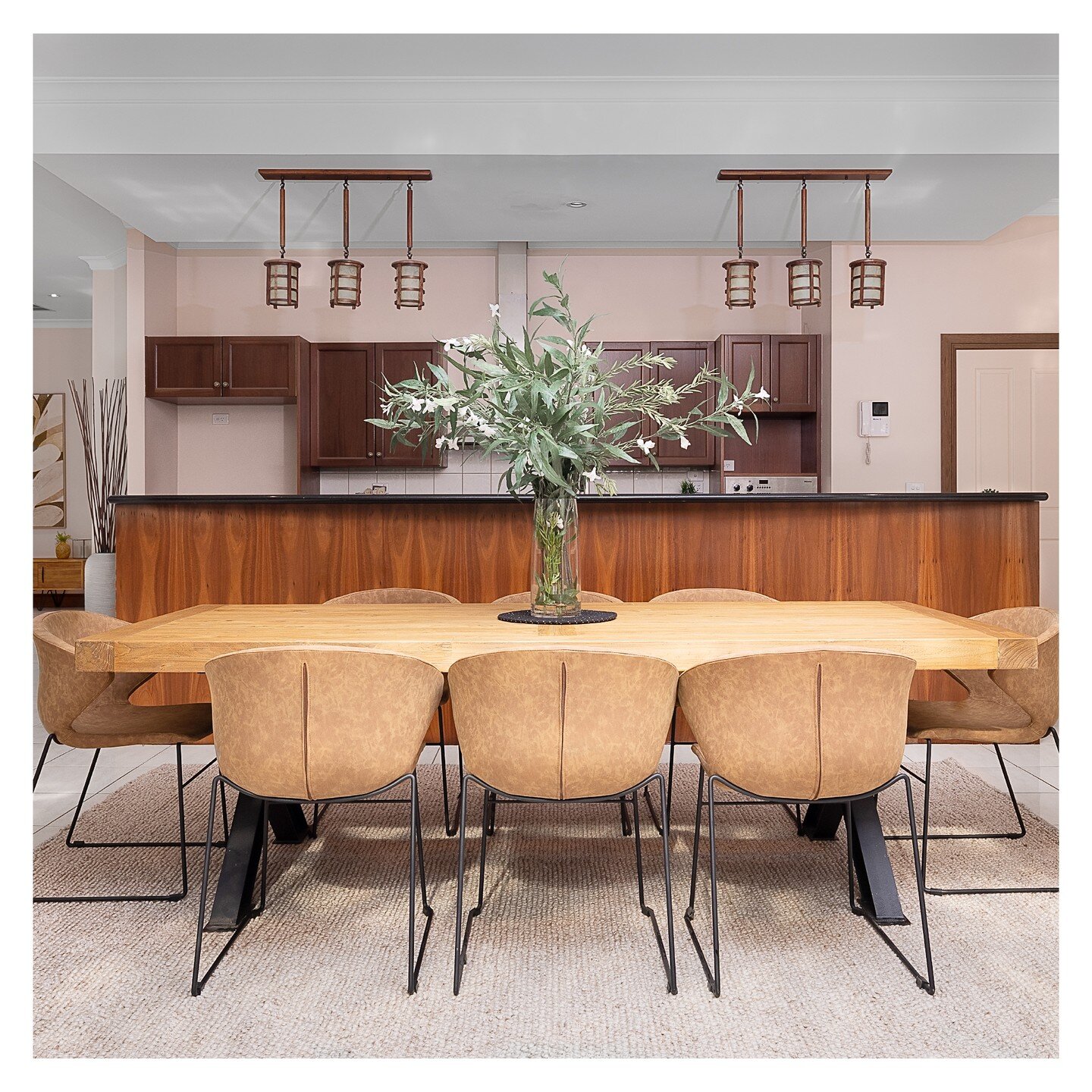 Amazingt dining room area of a home I did some weeks ago in #donvale
.
.
.
.
.
#victoria #melbourne #australia #homedecor #homedesign #homephotoshoot #homephotography #architecturephotography #architecture #architecturalphotographer #realestatephotog