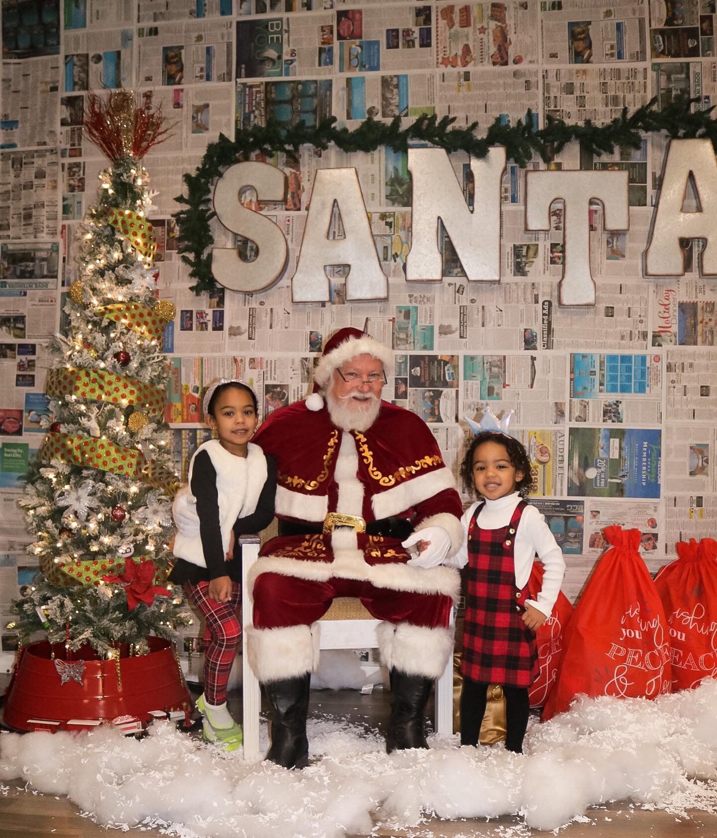 Brunch with Santa Claus 🎅🏻🎄

Meet and greet Santa and get your professional pictures taken!

Saturday, December 3rd &bull; 12pm-2pm &bull; $40.00/Child 

Includes 2 digital images, cookie bar, hot chocolate, decorate your own picture ornament, toy