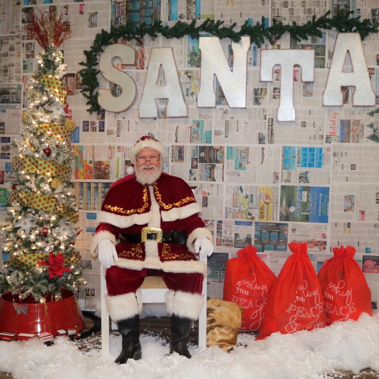 Brunch with Santa Claus 🎅🏻🎄

Meet and greet Santa and get your professional pictures taken!

Saturday, December 3rd &bull; 12pm-2pm &bull; $40.00/Child 

Includes 2 digital images, cookie bar, hot chocolate, decorate your own picture ornament, toy