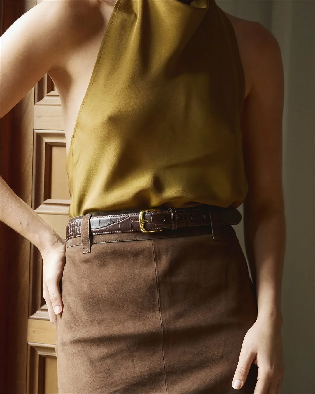 Discover our new chocolate fine leather staples. Handcrafted in Italy, Aureum belts are designed-3.jpg