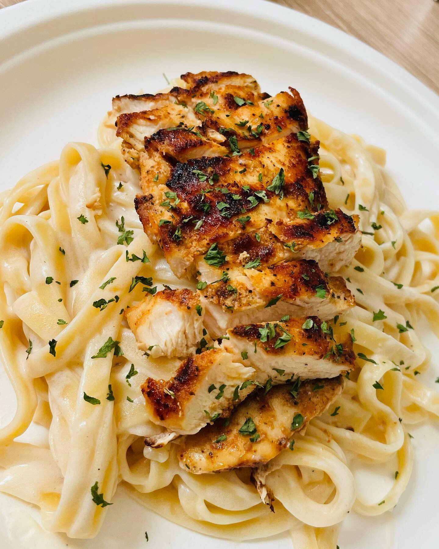 Dinner was yummy!
#chickenalfredo #chicken #dinner #dinnerrecipes #dinnertime #monday #mondaymood #mondayvibes #homecooking #homecooked #fromscratch #texas #food #foodie