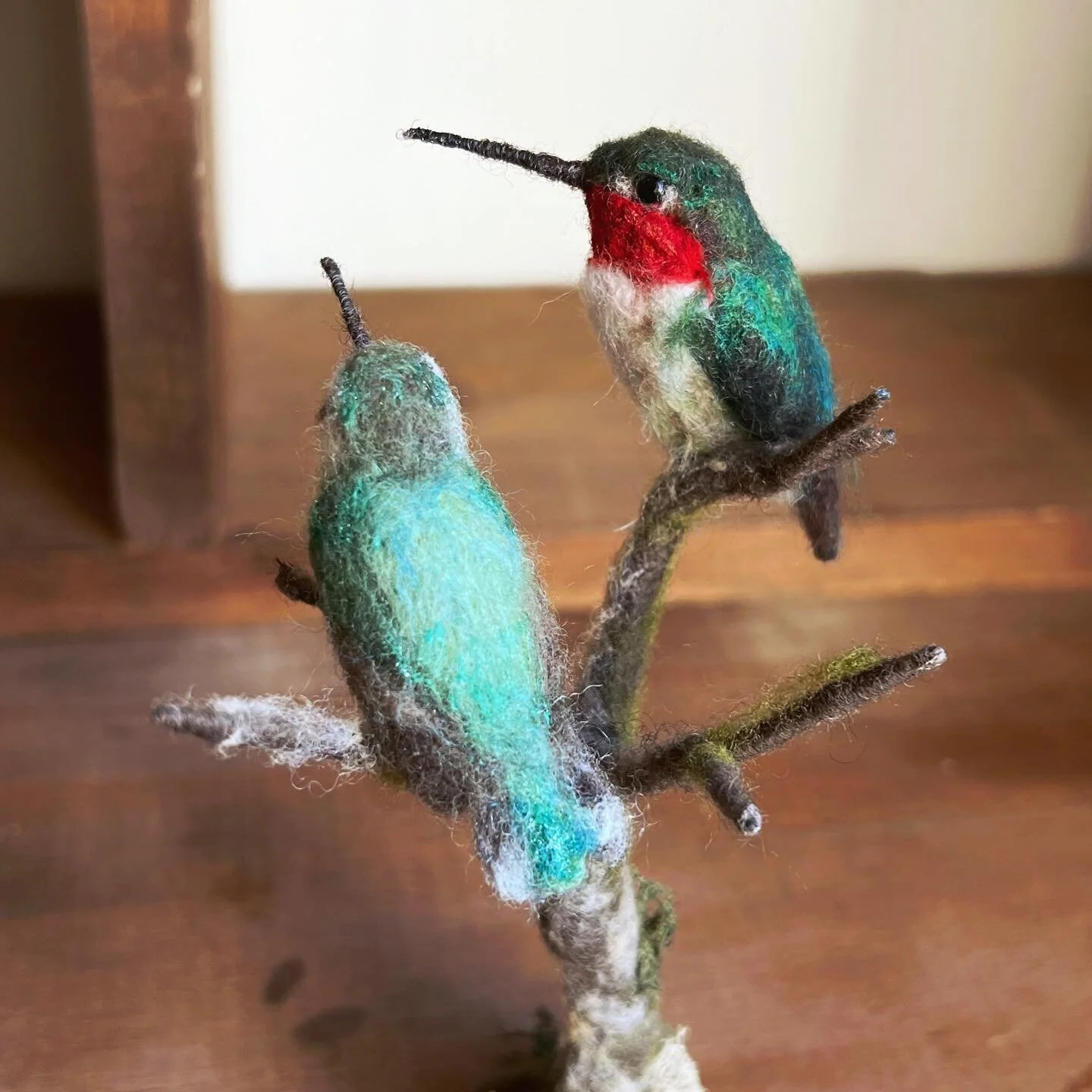 These two were a request, they were so much fun to work on! #rubythroatedhummingbird 
.
.
.
.
.

#needlefelting #hummingbird #tinythings #craftersofinstagram #fiberart