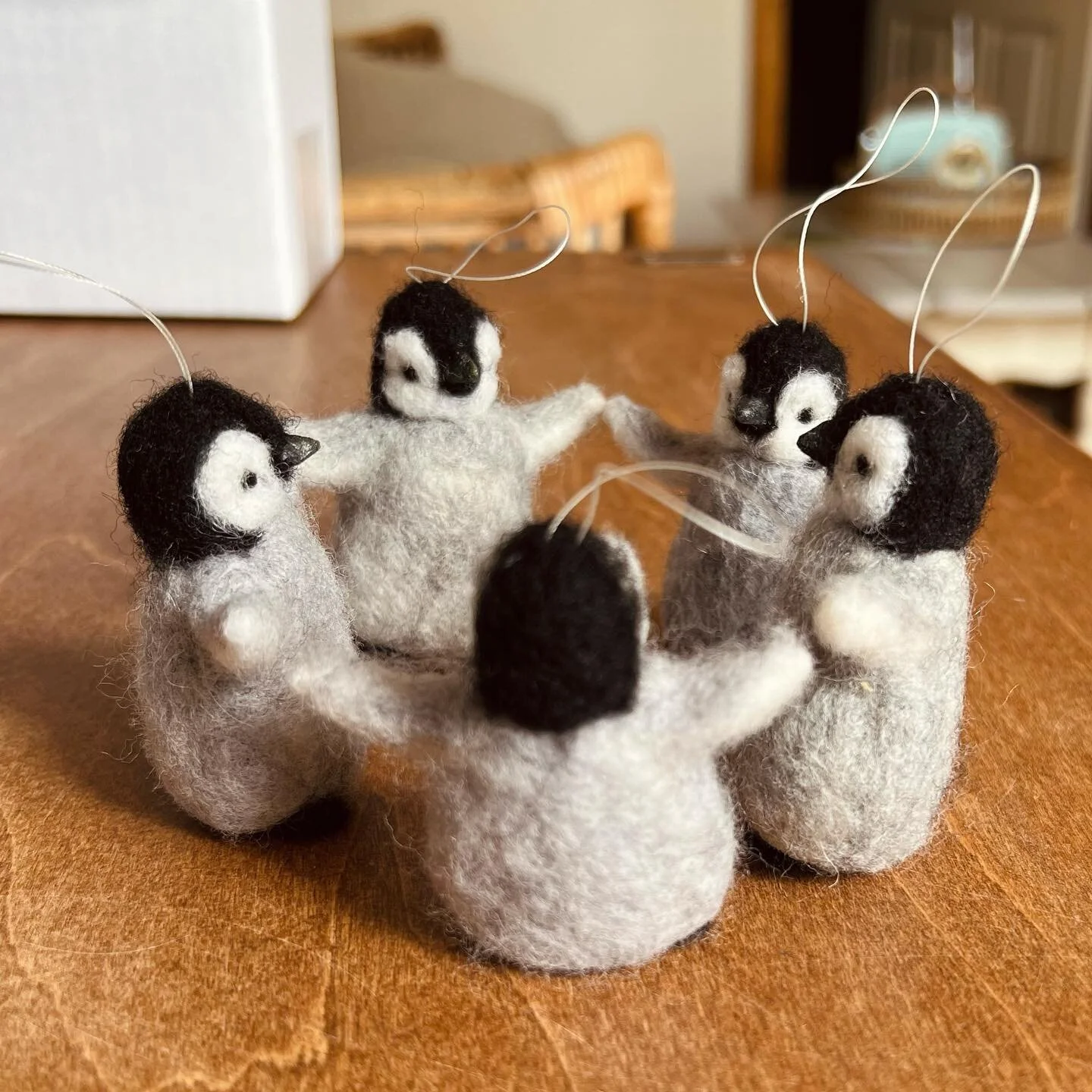 Penguins are back!
Psfelting.Etsy.com

#dailycute #christmastree #penguin  #babyanimals #artistsoninstagram #etsy #needlefelting