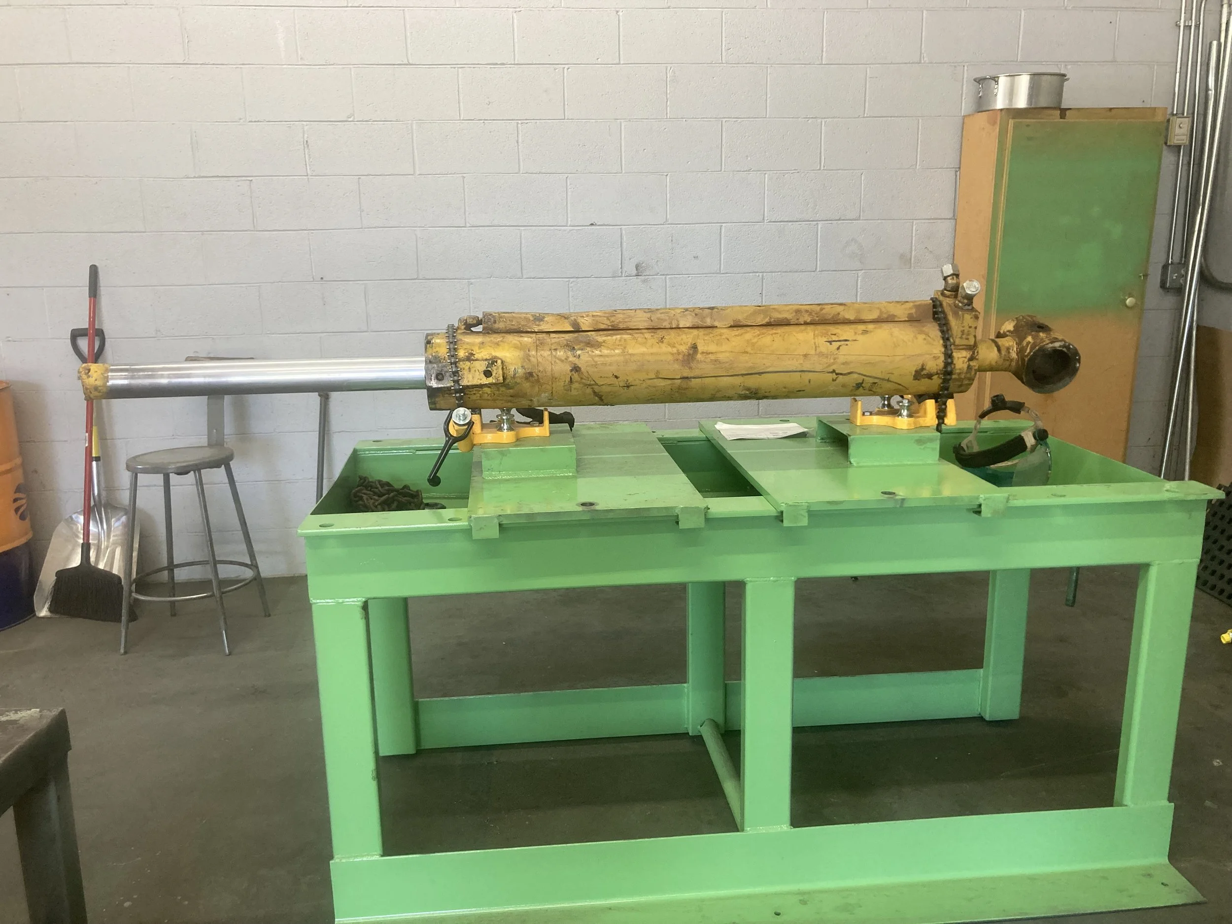 Thumb cylinder rebuild