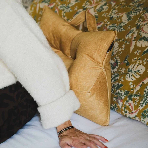 coussin-soulager-douleur-lombaire-jaune-leandro.webp