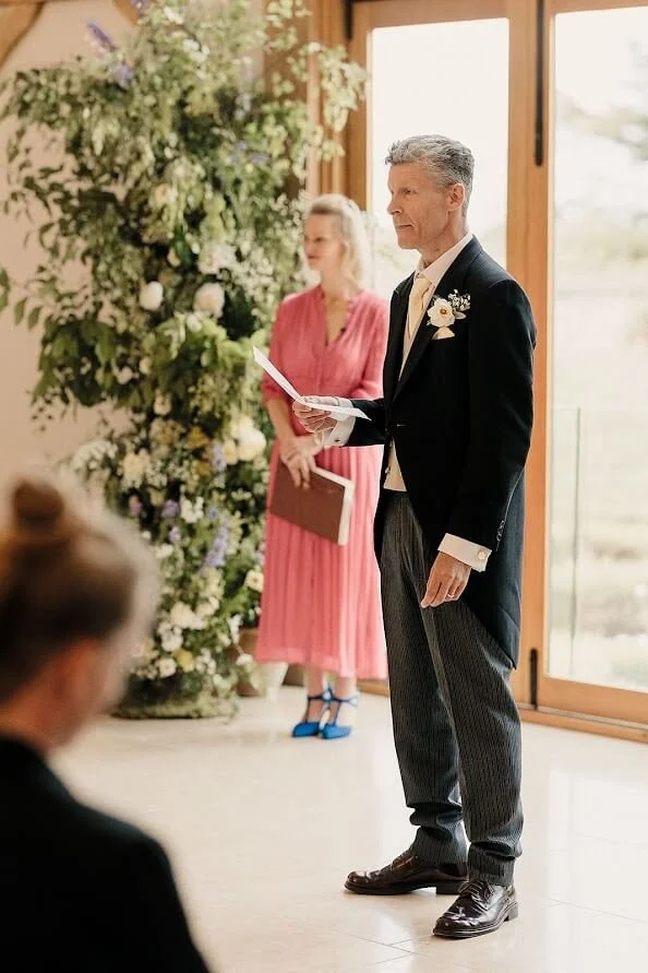 Made-With-Grace-Sustainable-Wedding-Florist-Surrey-Greentrees-Estate-Sustainable-Wedding-West-Sussex-Matt-Tyler.jpg.jpg