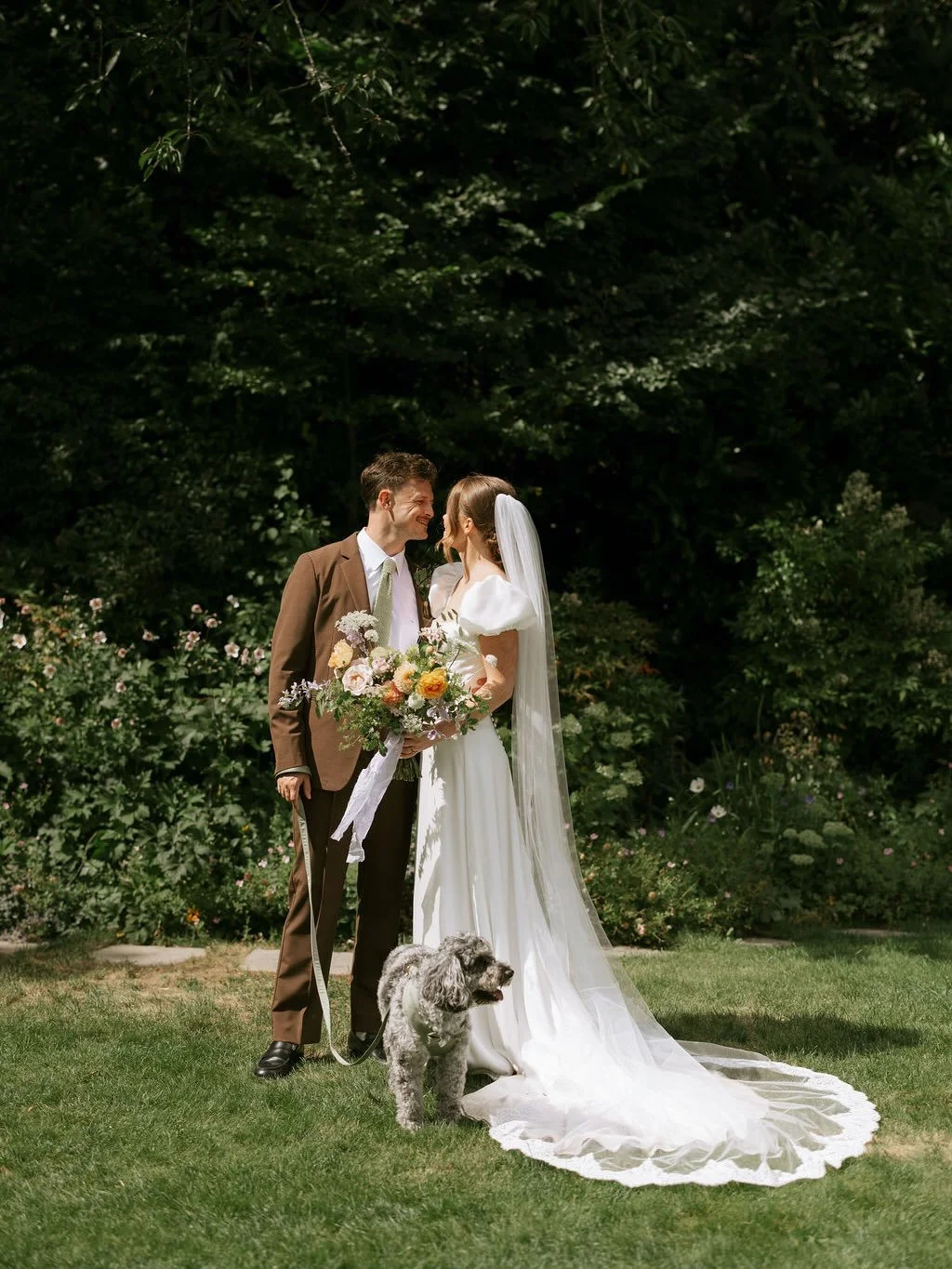 Patiently waiting for warmer days, the British blooms, the sunlight creating silhouettes, the colour, the gardens full of life, the parasols, the aperols.. etc etc 🍹

Dreaming of the the days like the one above for I and A last summer at @millbridge