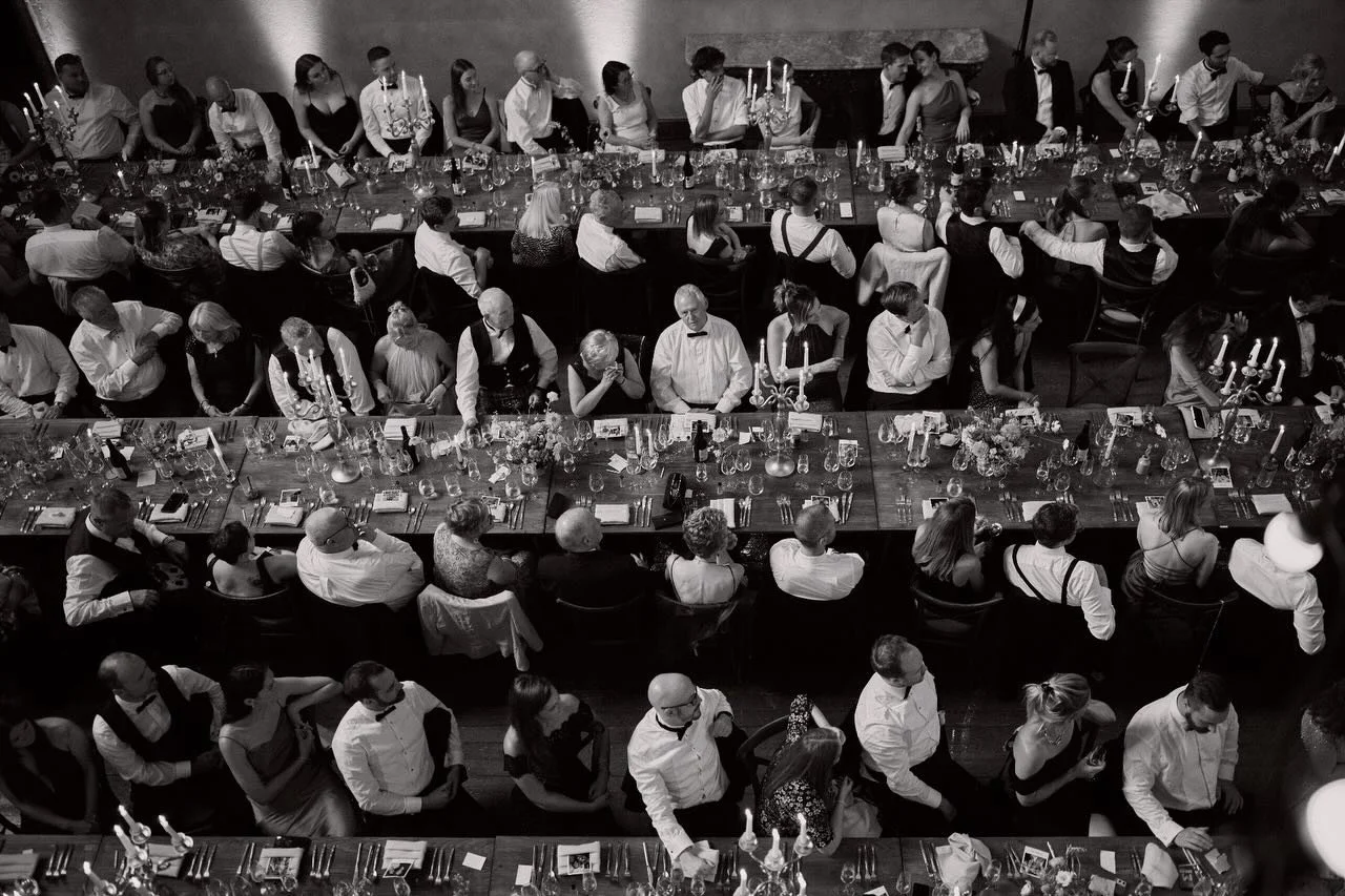 There&rsquo;s something special about banquet dining (and dancing thanks to the incredible @thefunctionband 🎷) ..especially in spaces of such grandauer like Cowdray House, where this epic wedding was held for H &amp; W. 
⠀⠀⠀⠀⠀⠀⠀⠀⠀
Several years ago 