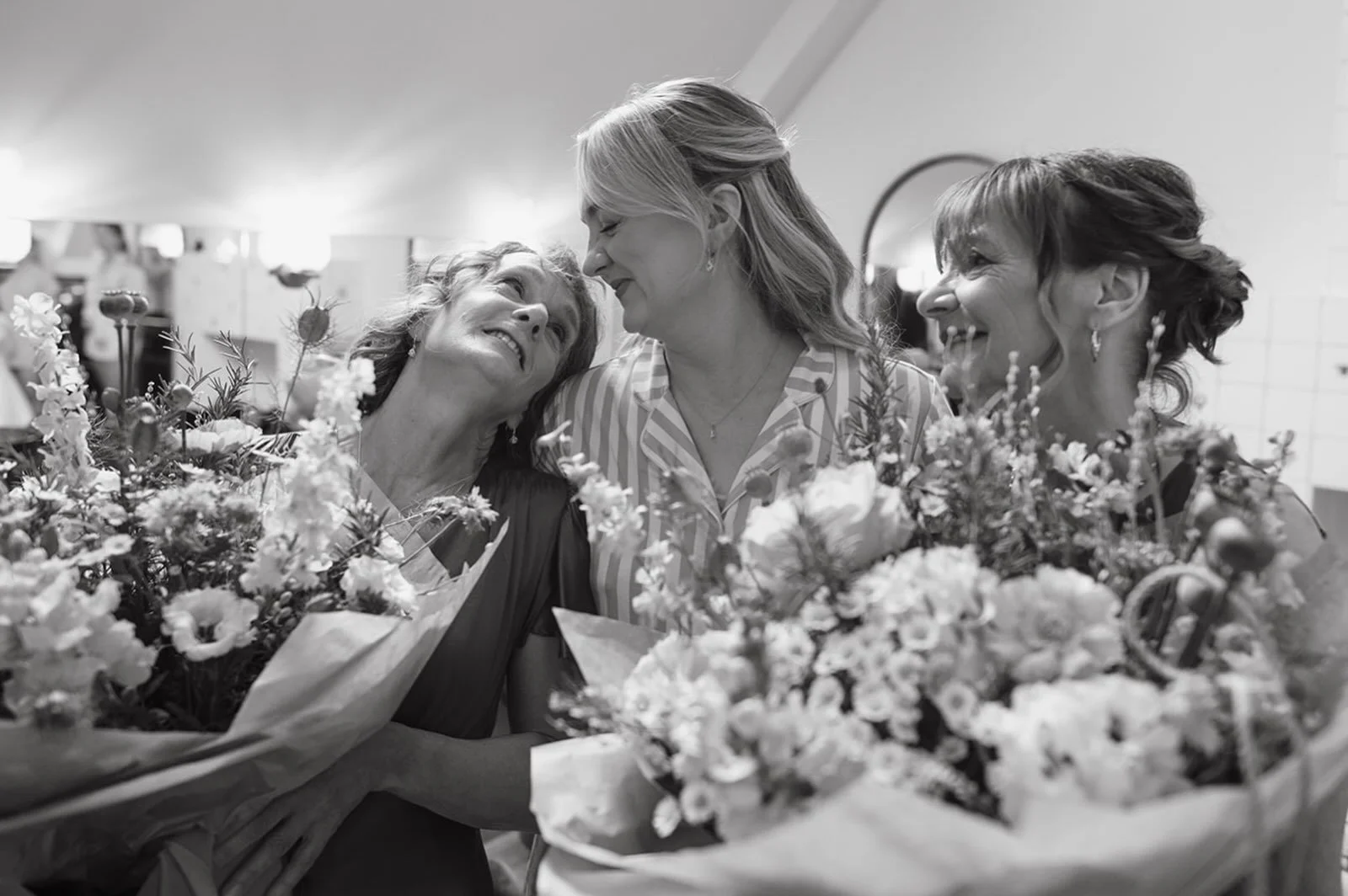Couple - &ldquo;Do you think we could surprise our mums with some flowers on our wedding day too?&rdquo; 
Me - see slide 5 ☺️ 

Such a special moment captured perfectly by @lucydracottphoto at @millbridgecourt back in June for a gorgeous summer weddi