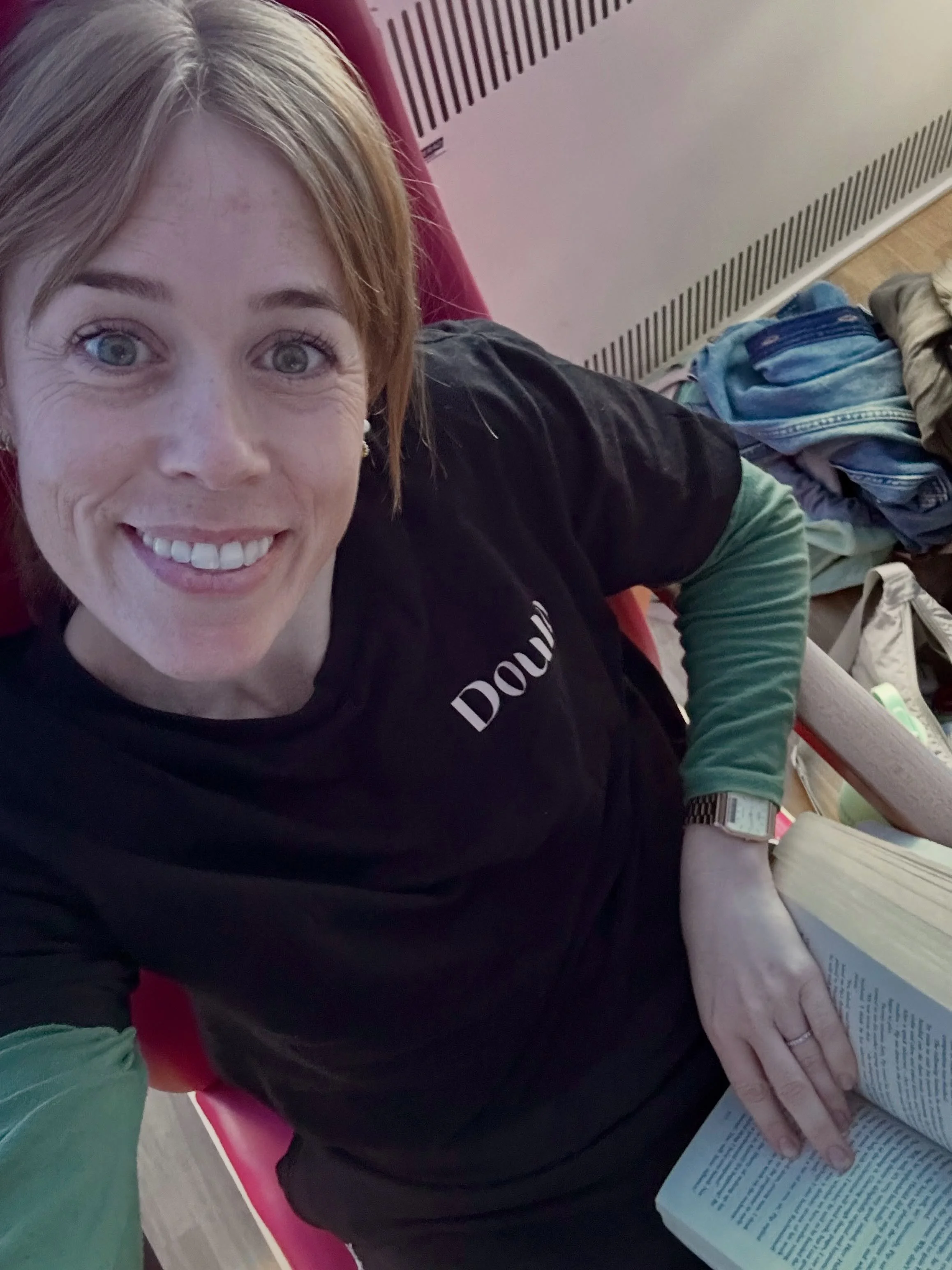 A birth that spans most of a week - a few snaps ✌️🤪

Sometimes my work looks like this 📖 
Pillow, placenta pack and scarf for stabilising in the car for transfer @findthemothers_ 🙌
In a world that&rsquo;s obsessed with fast, give me slooooow 🫖 
T