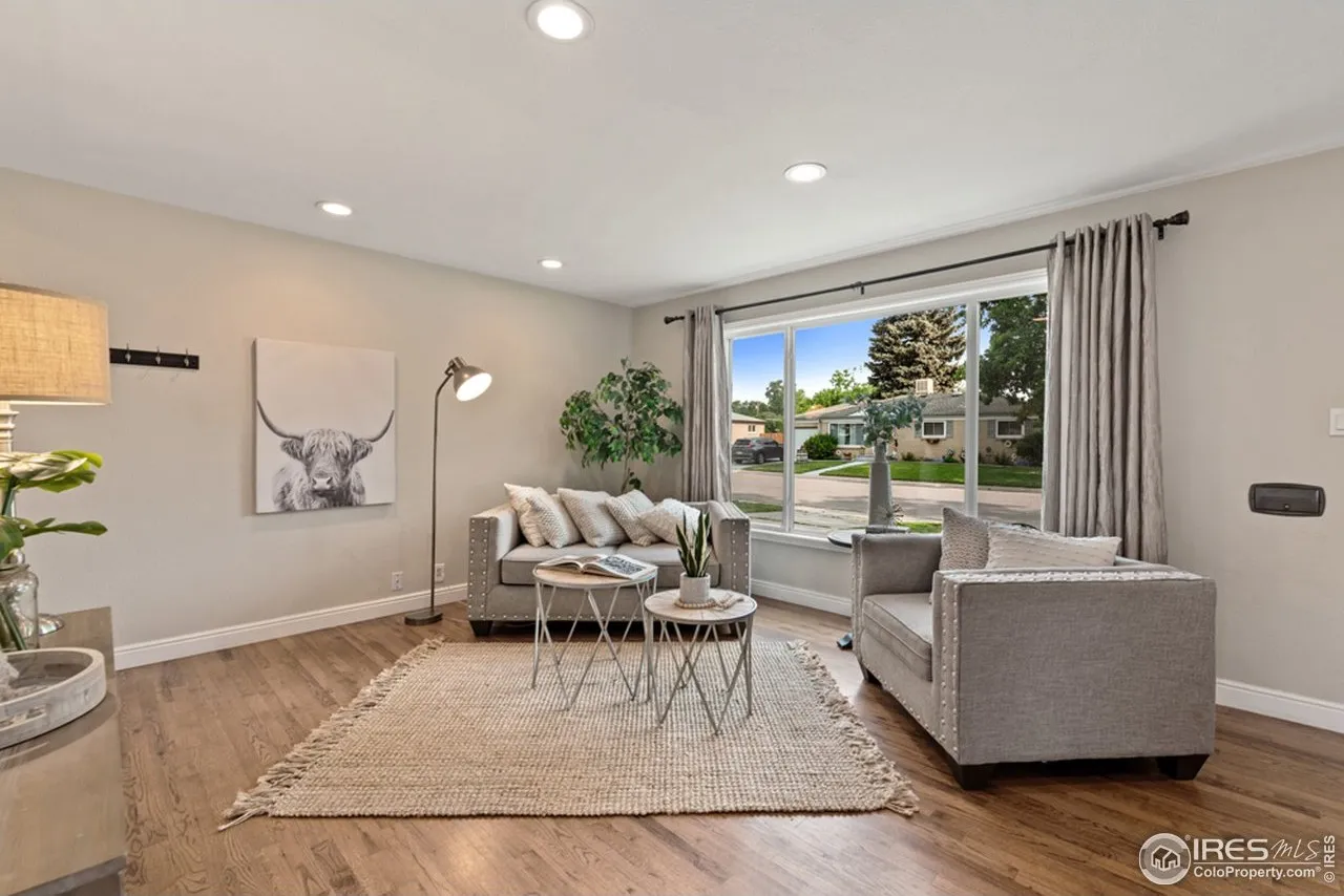 noahs-livingroom2.png