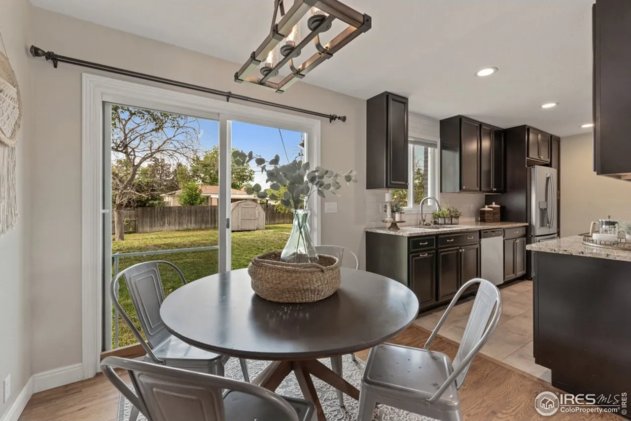 noahs dining-backyard.png