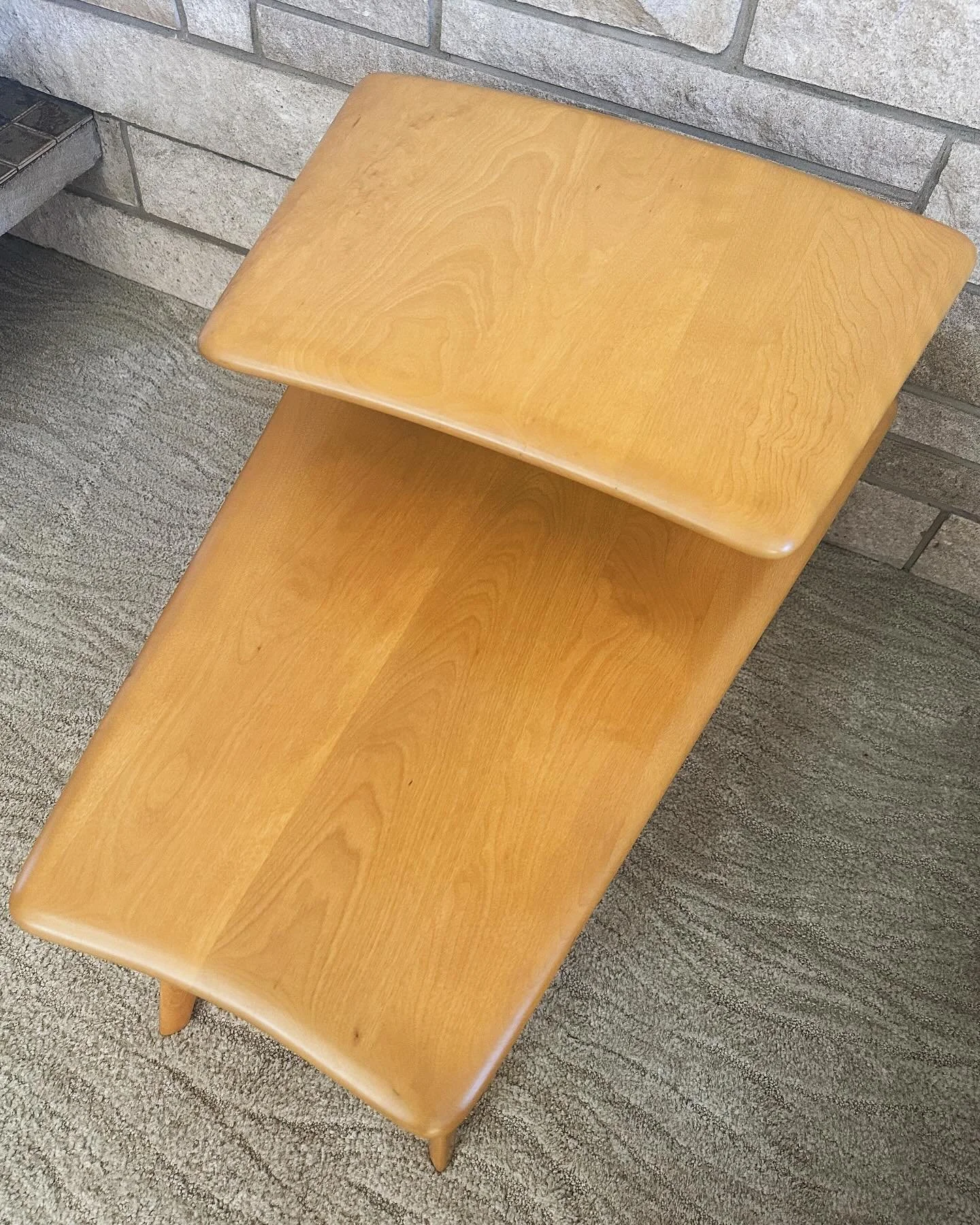 Had fun with this @heywoodwakefield M396G wedge end table. These were only for 4 years f between 1950-1953. Picked it up for a song several weeks ago while visiting family out-of-state. It had been painted with a glossy tan oil based paint to cover u