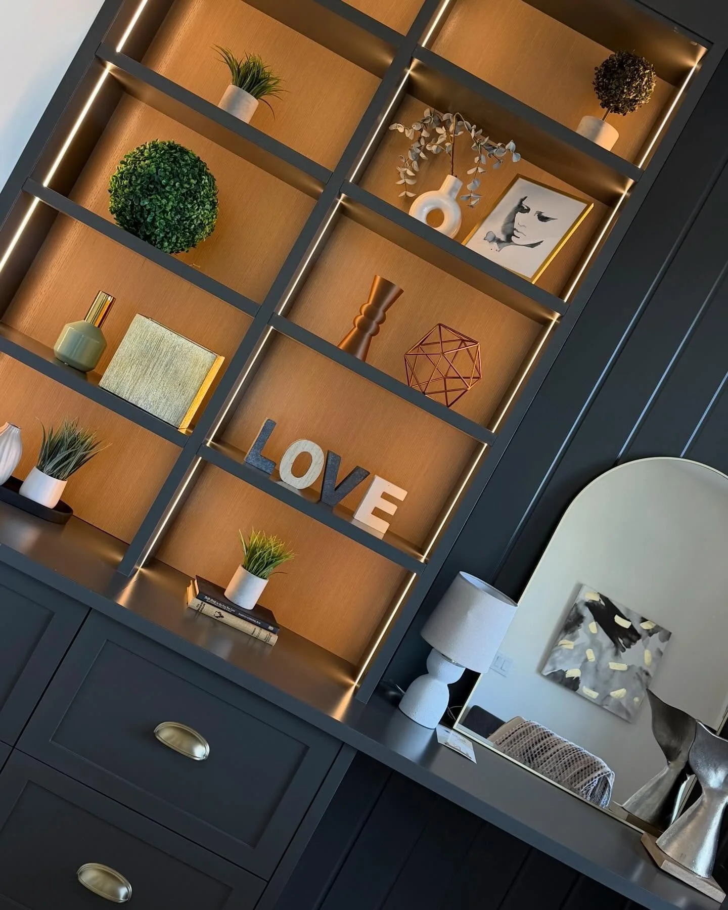 The Boutique Workspace.

Designed to bridge the gap between a high-end professional environment and the comfort of home. This moody, sophisticated office is a masterclass in functional luxury.

Key highlights:
&bull; Custom full-height millwork with 