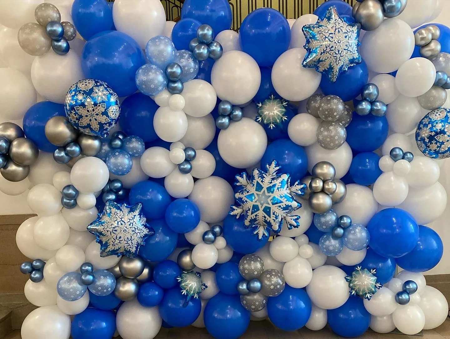 Blue, white, and silver balloons decorated with snowflake and star shapes.
Balloon Walls