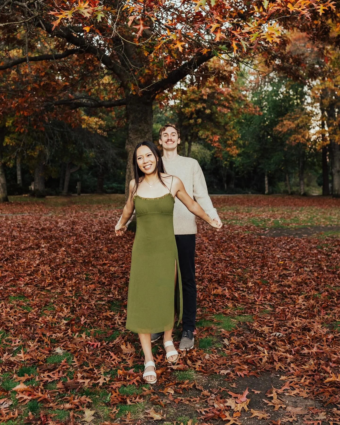 Just like that, the first day of fall season is here. I&rsquo;m looking forward to all the upcoming sessions surrounded by the foliage 🍂🍁
&mdash;
#stevenzhangphotography #pnwphotography #pnwphotographer #fallfamilyphotos #fallengagementphotos #seat