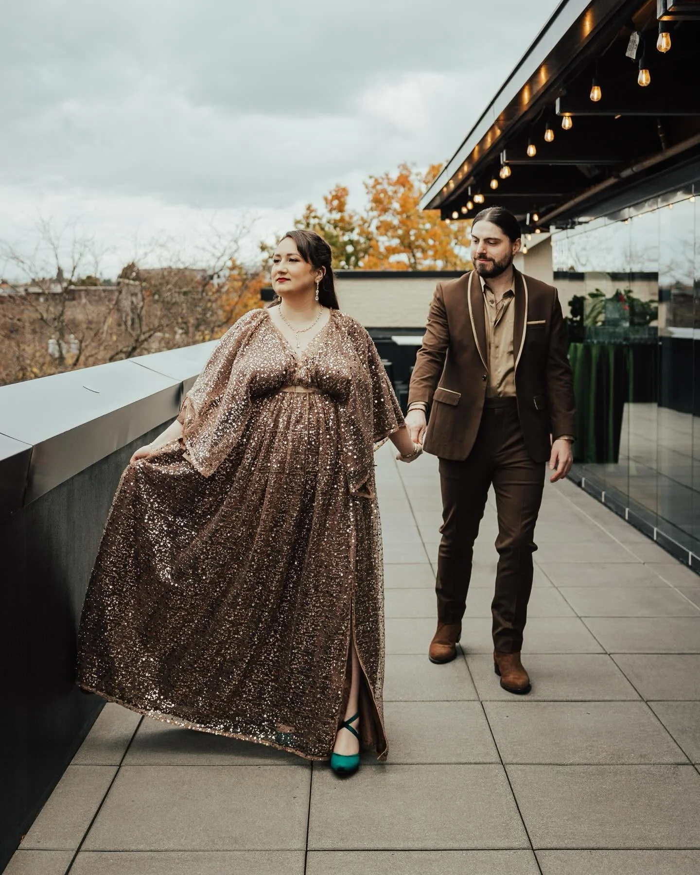 There is something different about weddings with darker and moody earth tones. I love the contrast, especially being here in the Pacific Northwest. With the amazing help from their planner and designer Tosha, Olivia and John designed their fall weddi