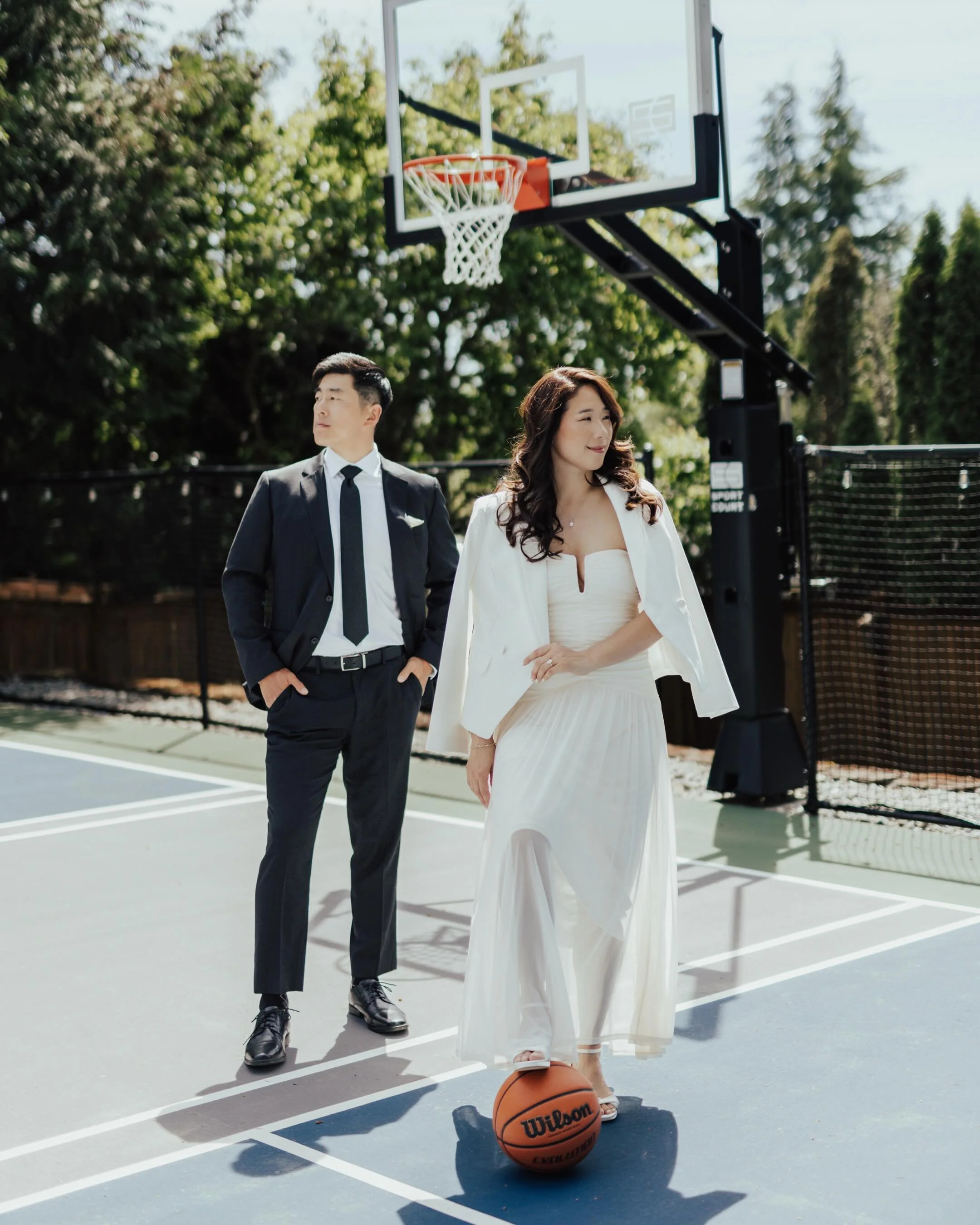 Love and basketball 🏀 

This one most definitely hits different. Being able to incorporate a basketball-inspired session into Tiffany and Ben&rsquo;s elopement day was incredible. As the couple and I are all passionate about basketball, the creative