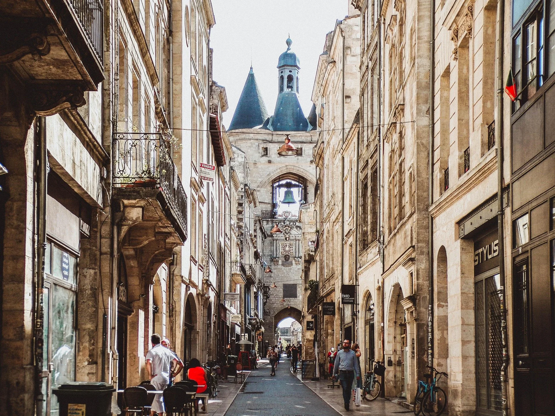 bordeaux-3876995_1920.jpg
