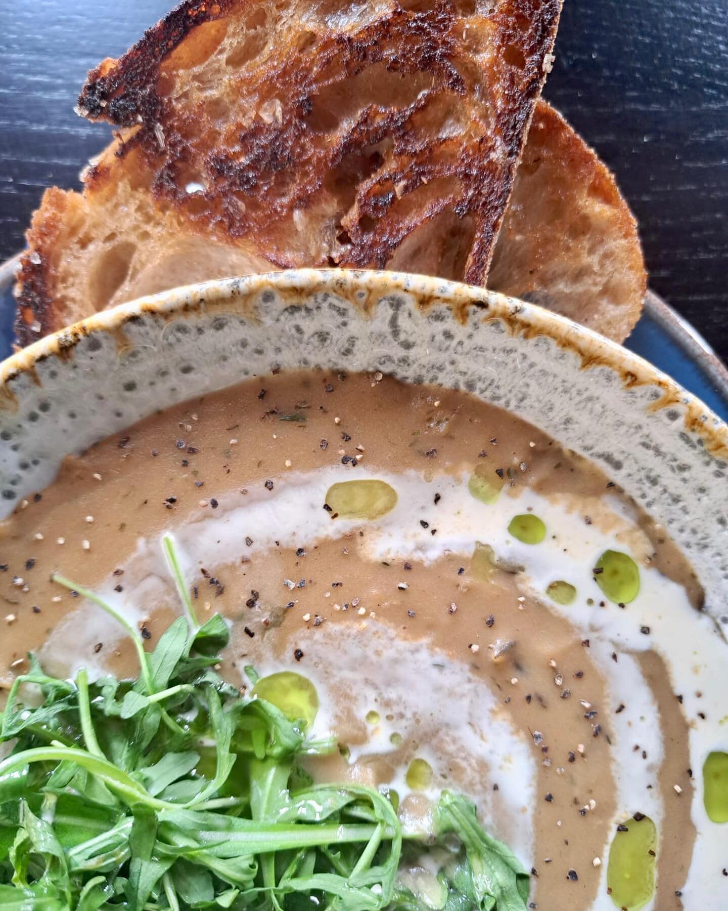 NEW SPECIAL ALERT! Our soup of the week is leek and potato, or is it potato and leek 🤔🥔 a classic but oh so good 😍 serving all weekend. &bull;
&bull;
#sale #saletowncentre #stanleysquaresale #leekandpotatosoup #soup #souprecipe #soupseason #artisa