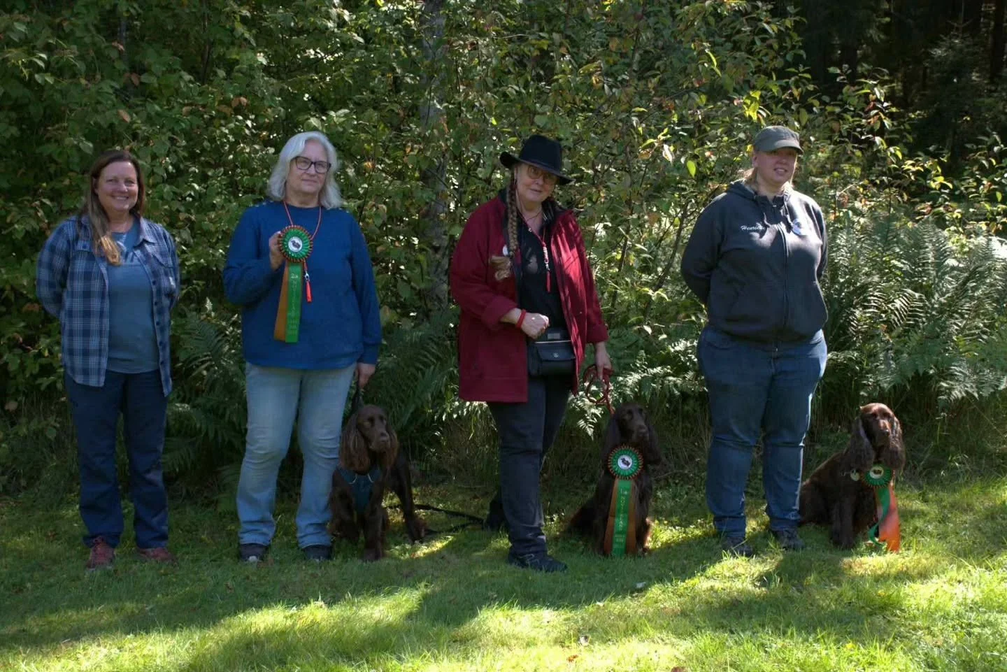 A few weeks ago, we were at the Field Spaniel Clubs yearly hunting championship with Ginnie, Bacardi and Maggie. 

Grandmother Ginnie and youngster Maggie both competed in the beginners class and did a splendid job! 

1st place novice class Falstrias