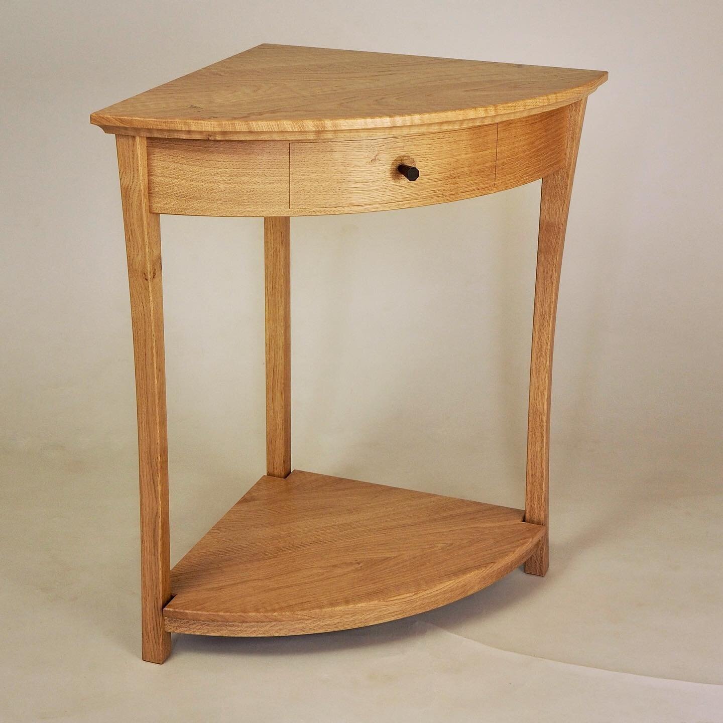 Delivered this little corner table yesterday. Made from the clients own oak and features a laminated curved front rail with inset drawer. Lovely little fumed oak handle to finish. 
#sfmamembers #scottishfurnituremakersassociation #furnituredesign #fu