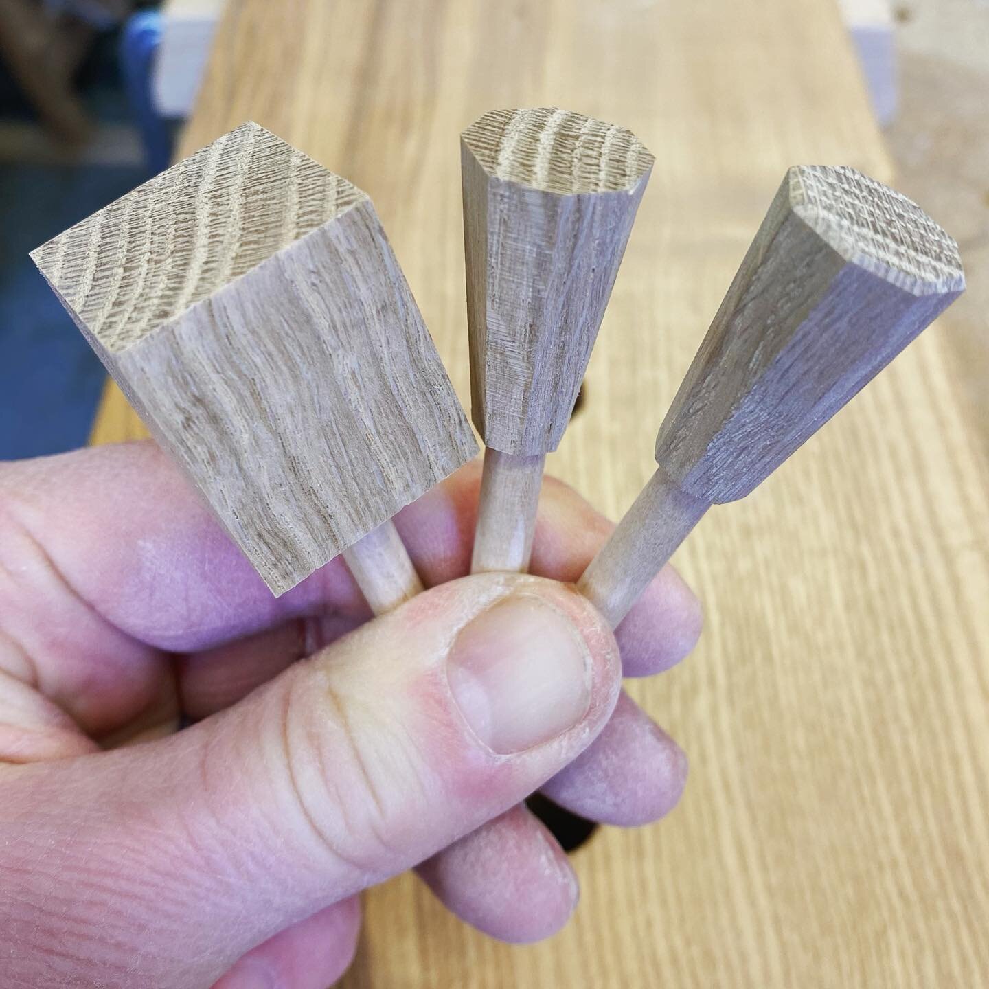 Oak lollipop anyone? Making a small drawer pull - starting blank, rough bandsawn shape, final detail sand (L to R). Thinking of fuming the finished piece for extra contrast&hellip; 
#sfmamembers #scottishfurnituremakersassociation #woodwork #woodwork