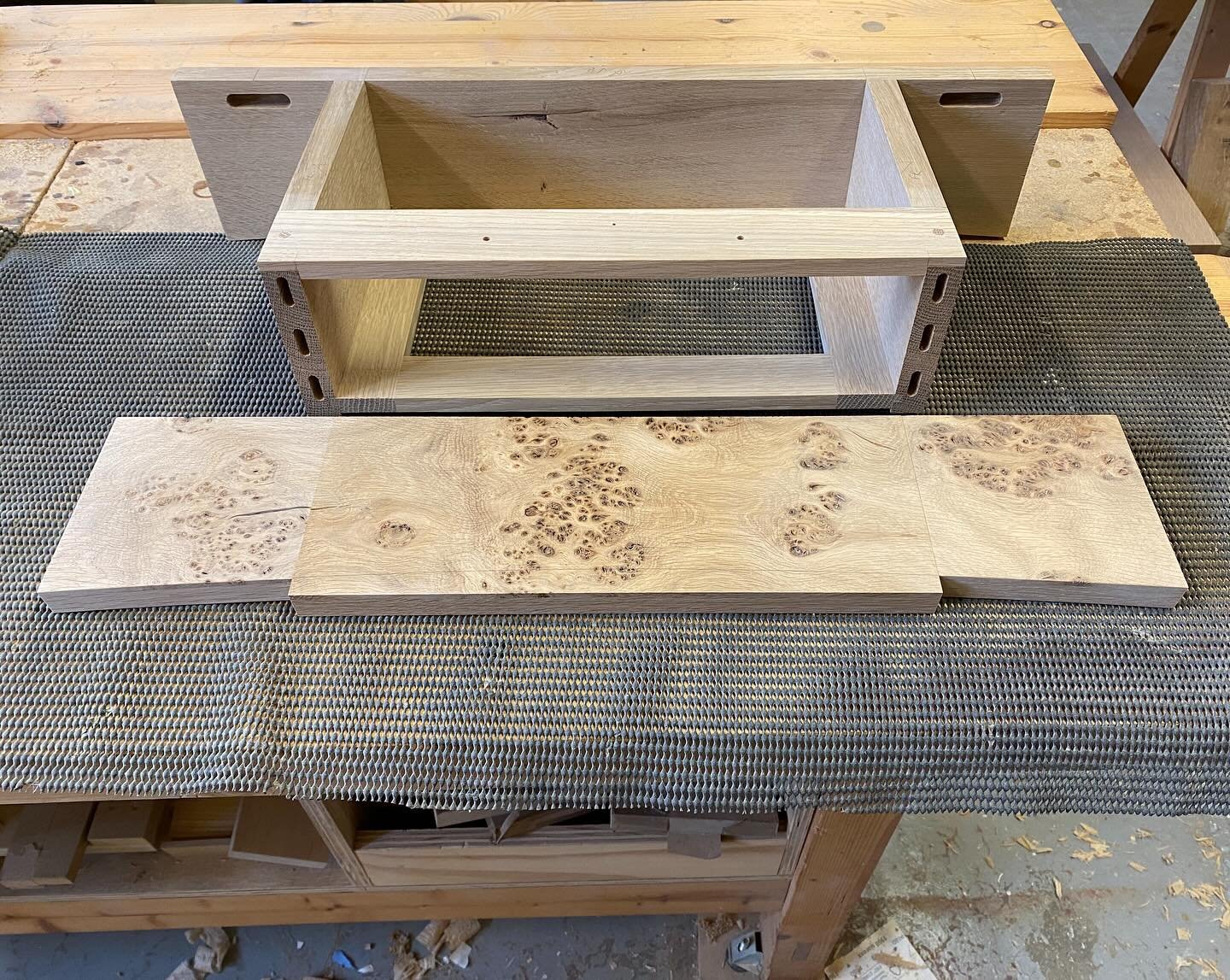 Cutting the drawer front and side aprons without disrupting the grain too much. No room for errors from this point onwards&hellip; 
#woodwork #furniture making #furniture design #craftsman #scottishfurnituremakersassociation