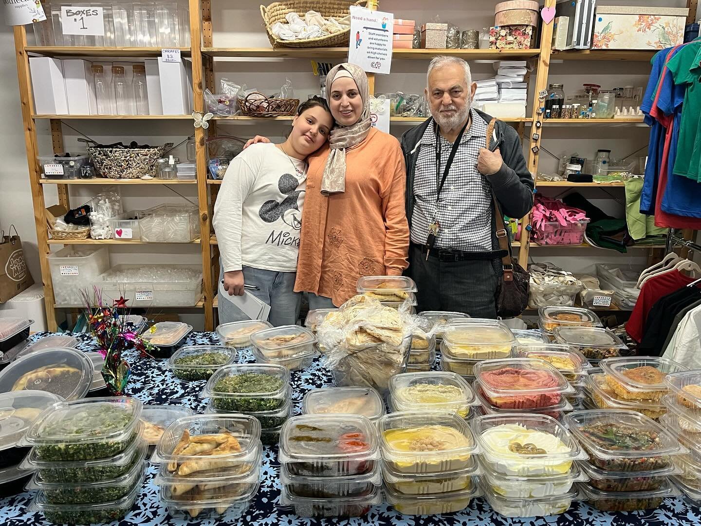 Alaa is here with incredibly delicious Syrian food! 

Our market is open from 2-4pm!