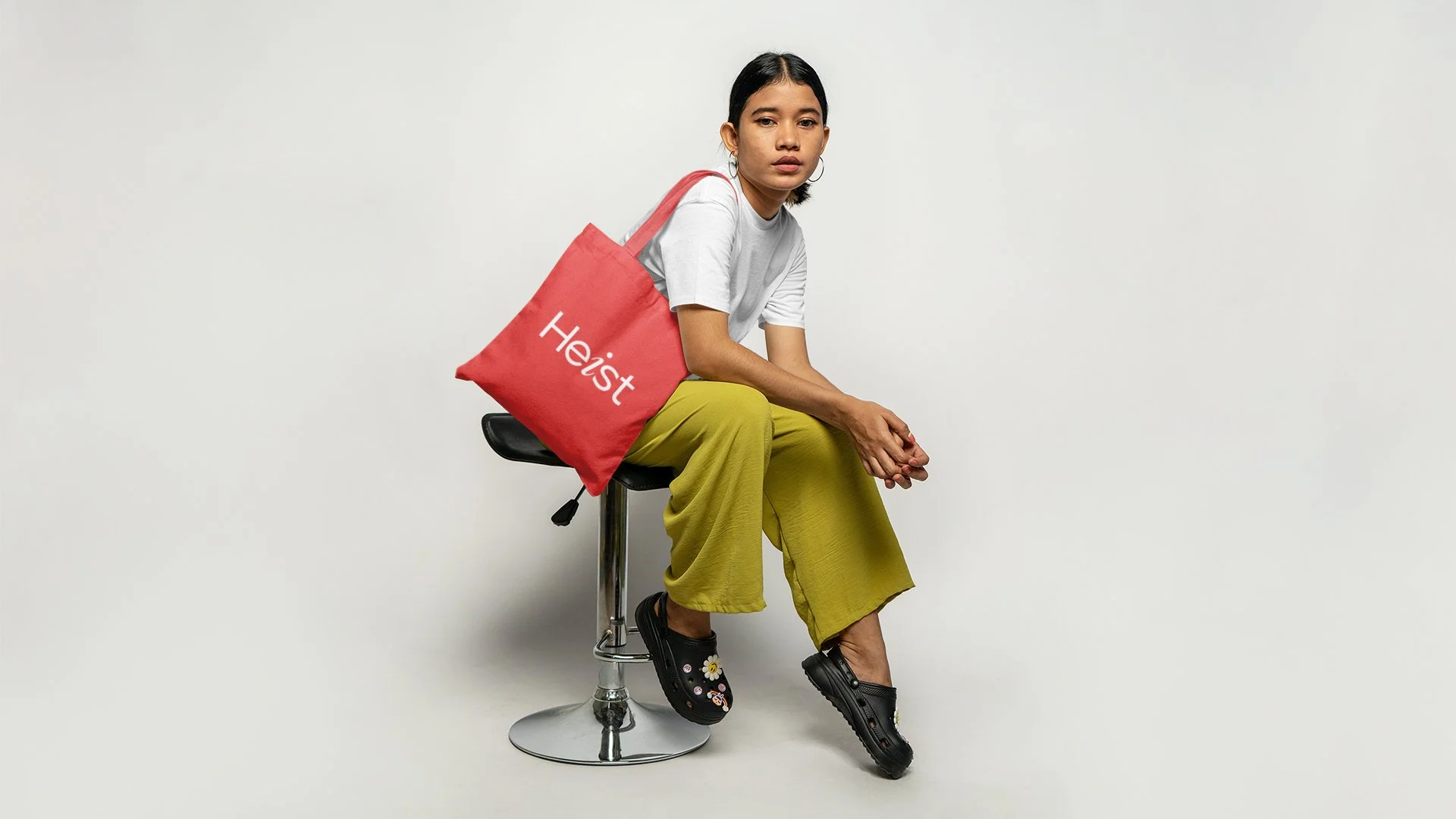 Woman Wears Canvas Bag Mockup.jpg