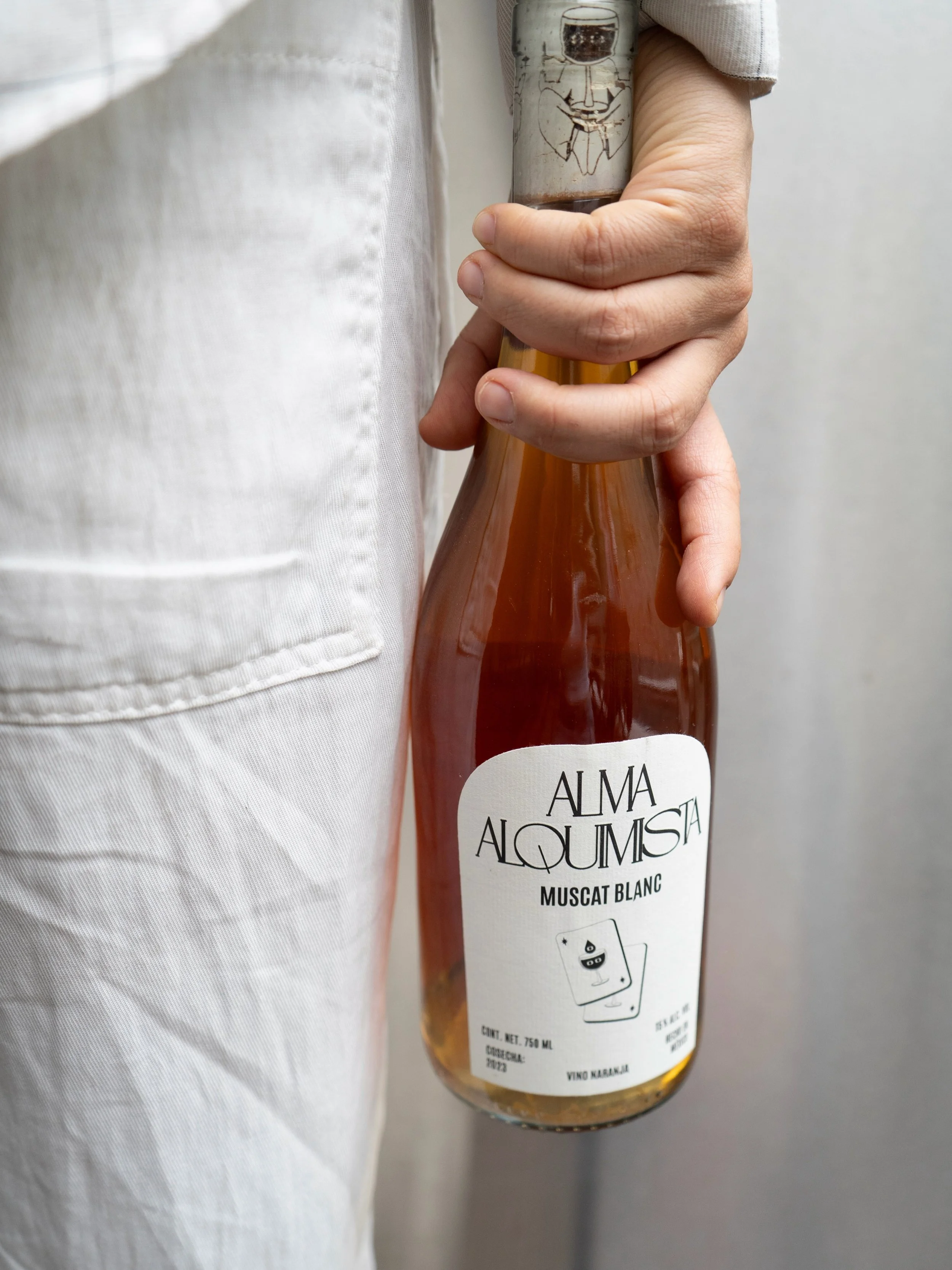 Vino naranja para llevar 🙂&zwj;↕️🍊
Nuestro vino estrella, si no lo has probado, &iquest;qu&eacute; esperas?

#vinonaranja #vinosmexicanos