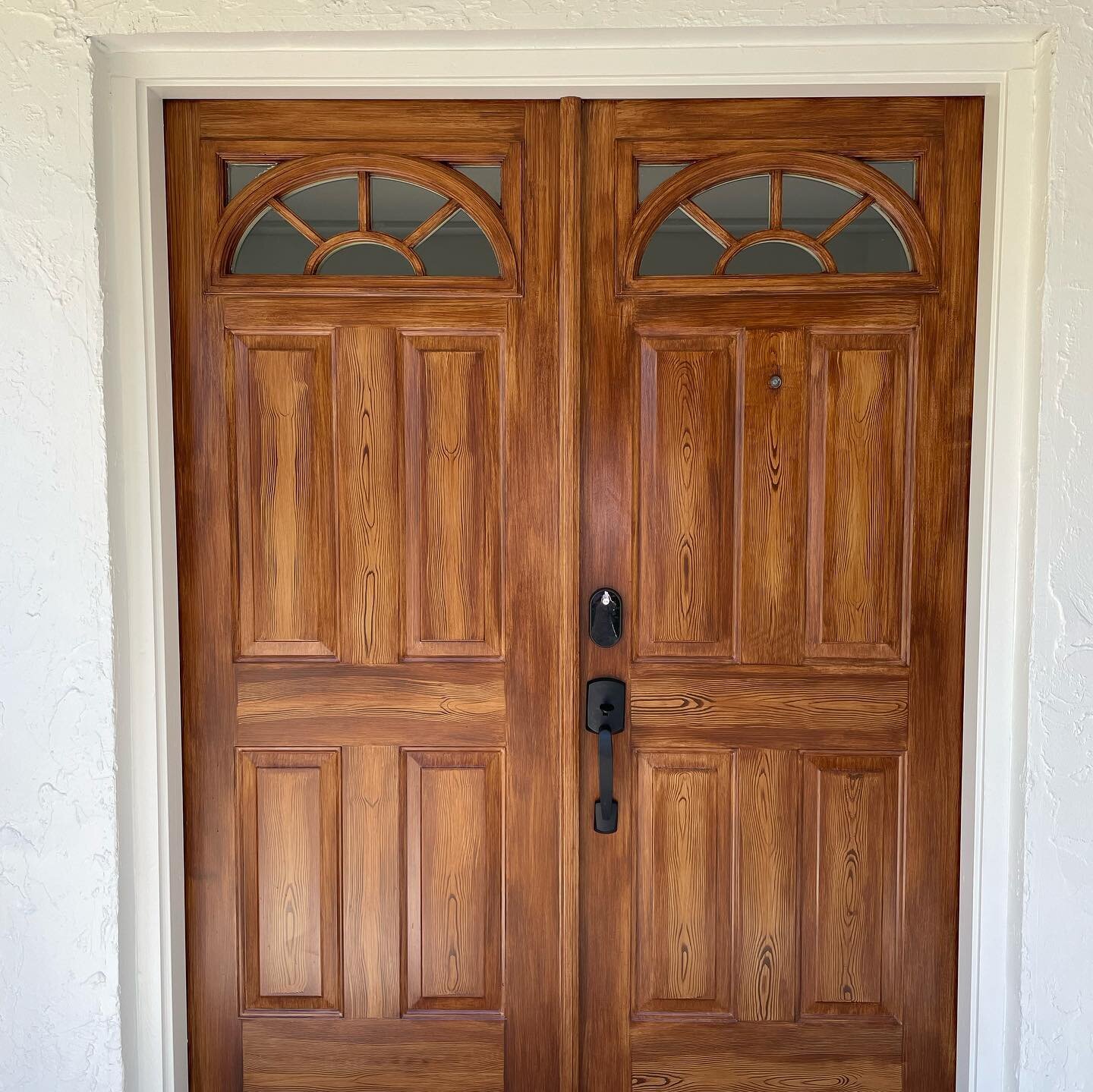 Do you have metal doors and wished they looked like stained wood? I can help with that😀
