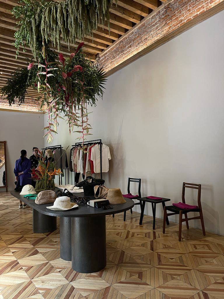 Peca in COS presentation in Mexico City