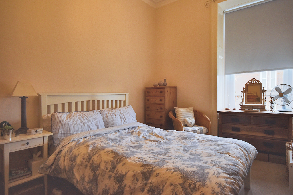 Flat 2/1, 2 Binnie Street, Gourock, PA19 — Bowman Rebecchi The Home