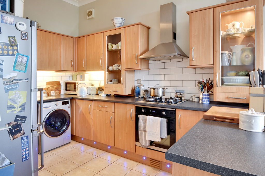 Flat 2/1, 2 Binnie Street, Gourock, PA19 — Bowman Rebecchi The Home