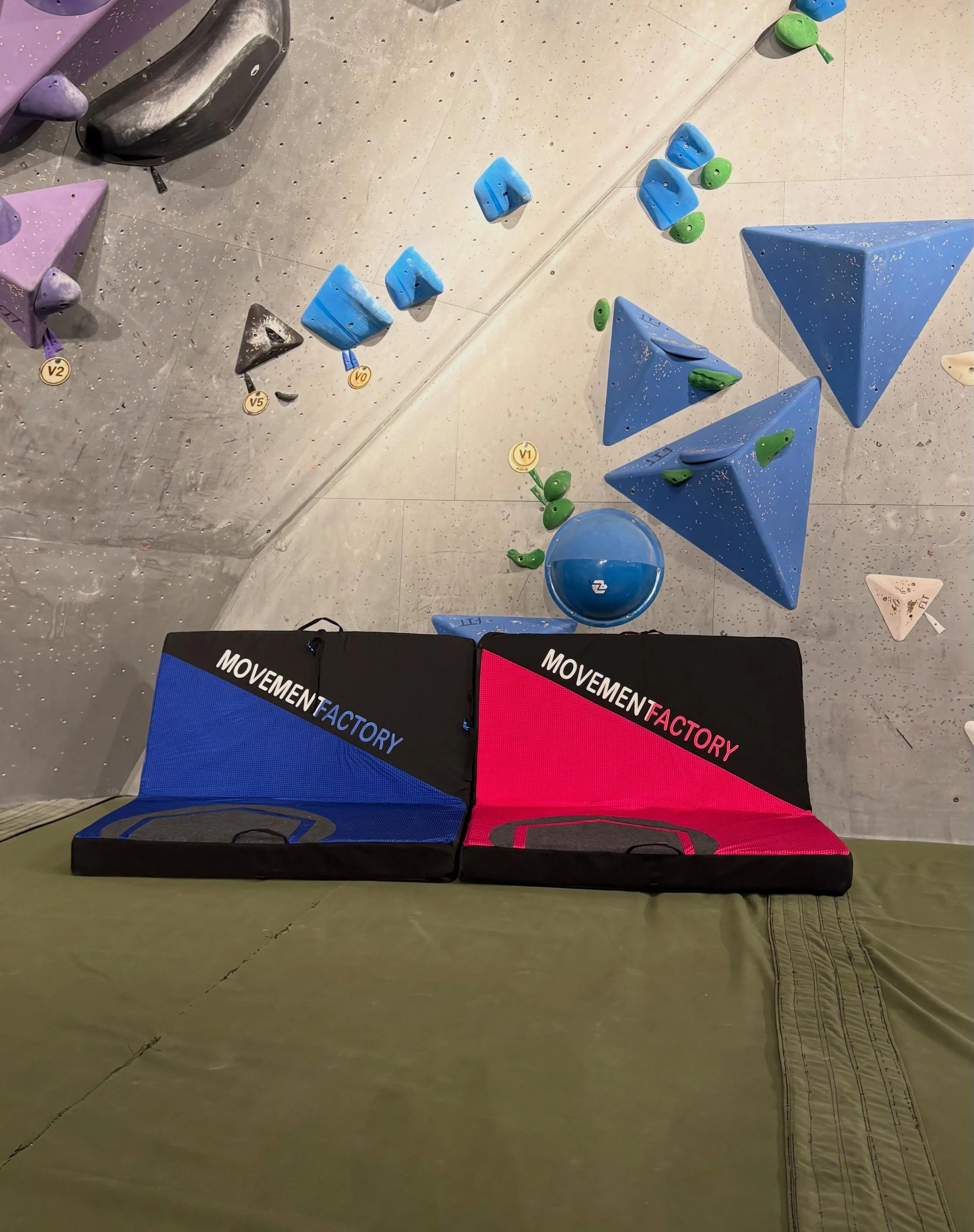 VENTE CRASH PAD

En plus de louer des crash pad… vous pouvez en acheter 1 (ou 2), neuf évidemment

Pour l’avoir en tout temps sans risquer que les locations soient toutes indisponibles!

En vente :
1 crash pad : 225$ 
2 crash pad 