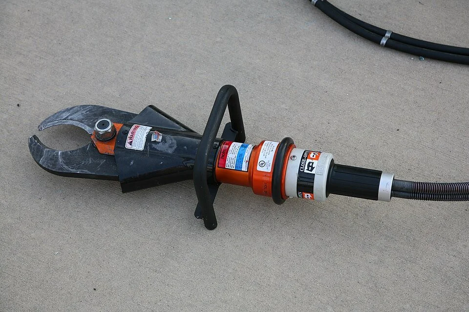 jaws of life emergency tool