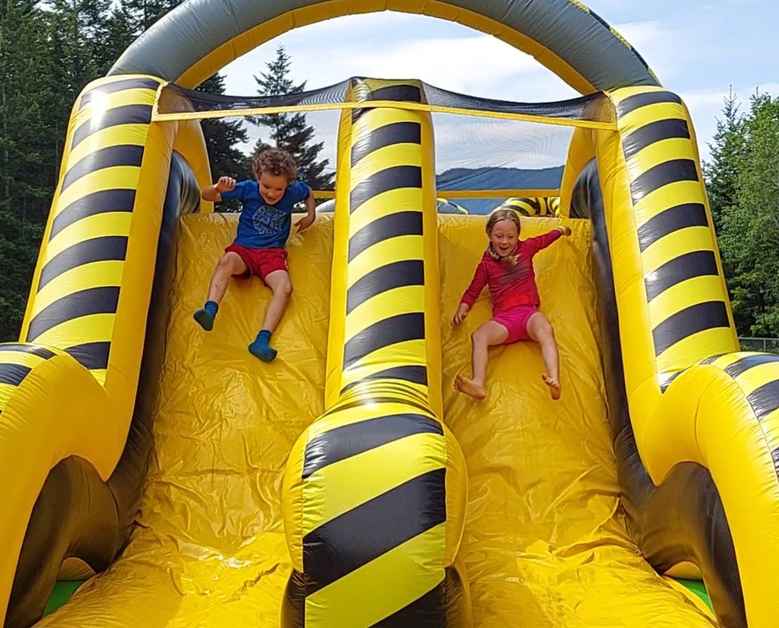 Call and Zoe having fun at Carlin Country Market in 2025