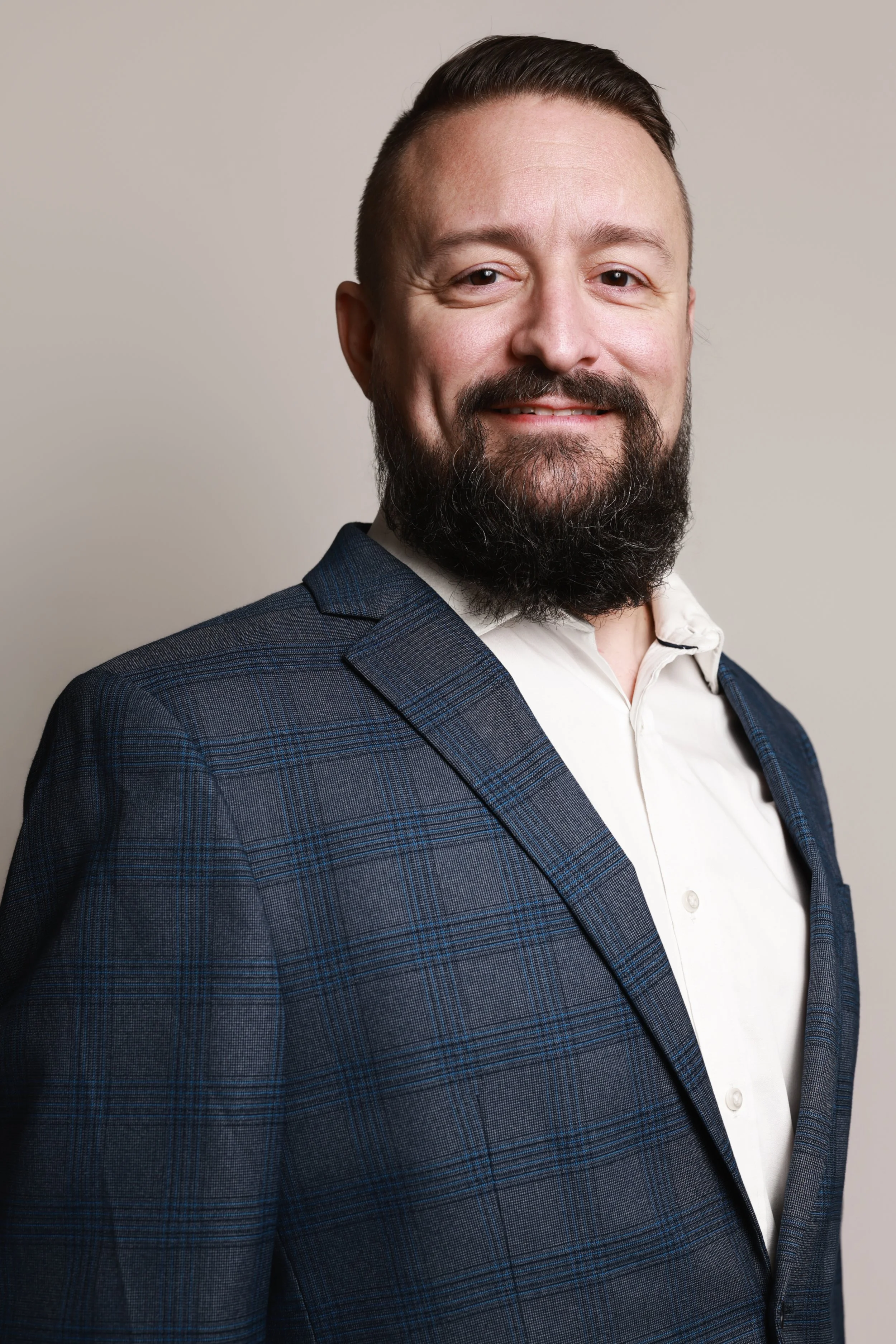 IanHeadshot (5 of 5).jpg