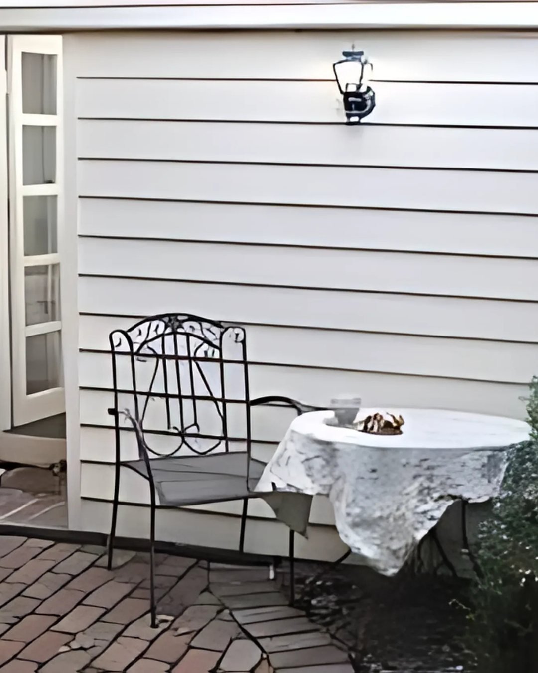 Tucked away behind its own small courtyard, Ned&rsquo;s Nook is your private escape in the heart of Beechworth. Perfect for morning coffee, a glass of wine in the evening, or simply enjoying a quiet moment outdoors.

📌 Plan your romantic Beechworth 
