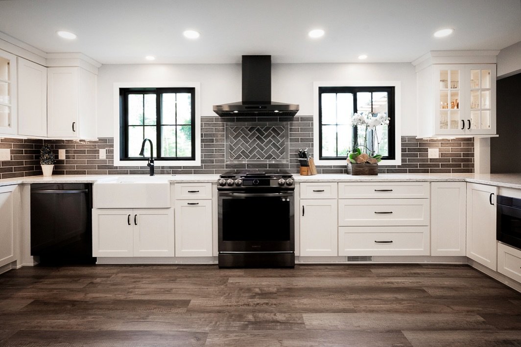 Brighten up your culinary workspace with large windows that invite natural light and nature&rsquo;s serene beauty right into your kitchen! 

#HomeRenovation #NaturalLight #KitchenWindows #ModernKitchen #InteriorDesign #ConstructionExcellence #rennova