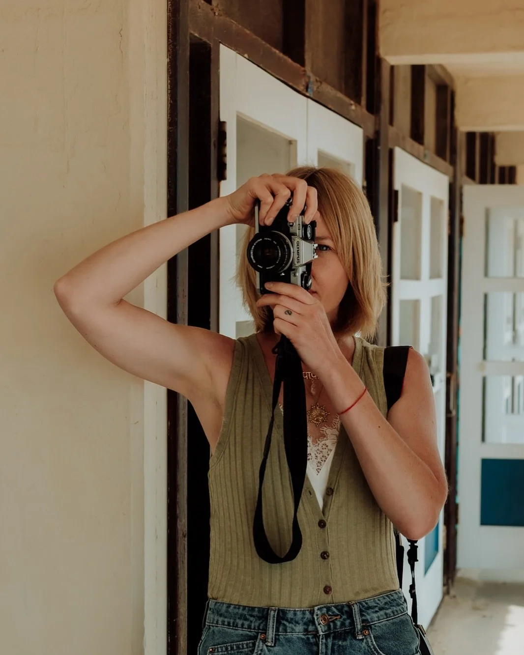 I won&rsquo;t tell you how many attempts it took to get this half-a-face shot, with my husband in the background shouting, &ldquo;Just try to look FRIENDLY!&rdquo; 😅 I&rsquo;ll leave him at home for your shoot though, I promise, but if you&rsquo;re 