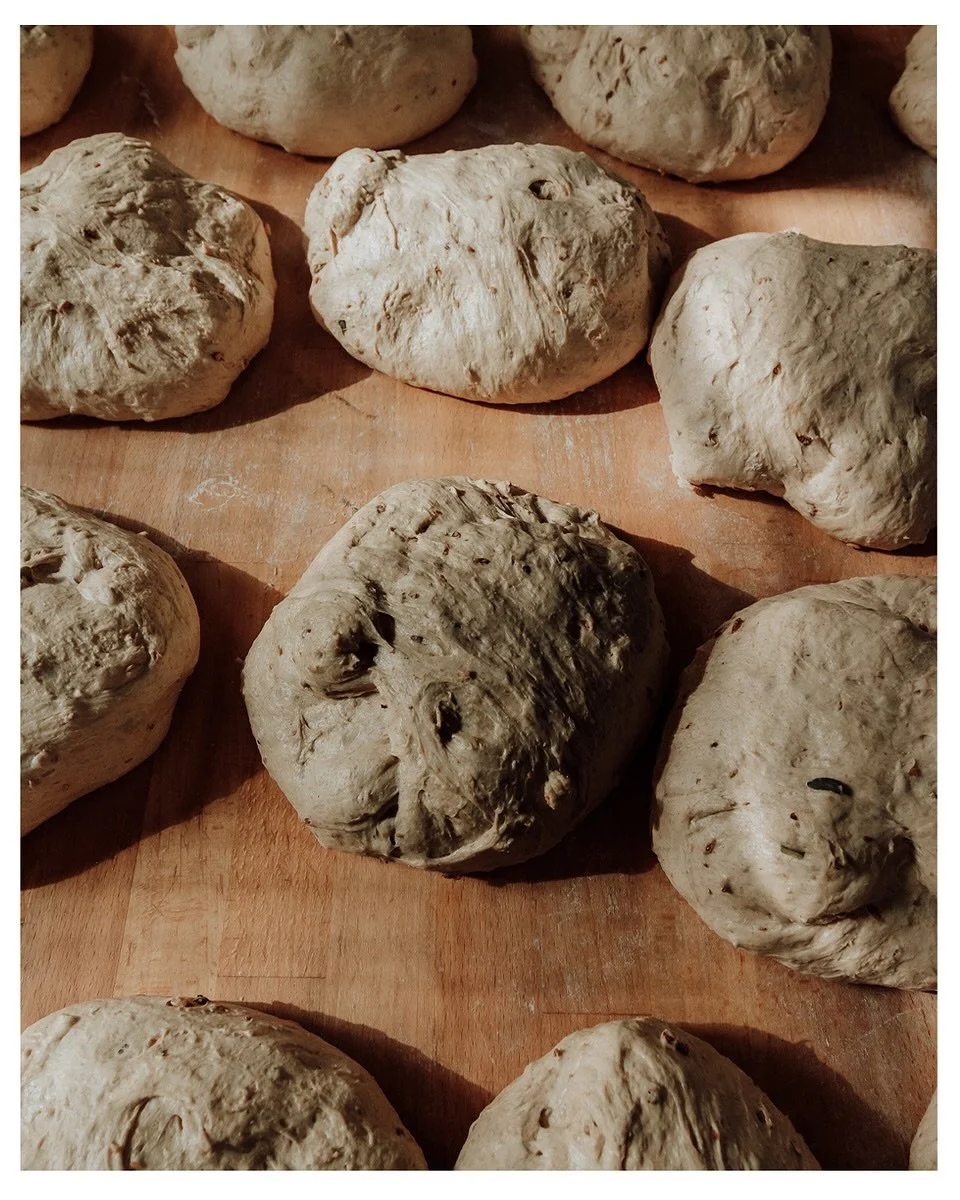 Pockets of light and artisan bread making ||

@theoldmalthousebakery

#artisan
#artisanbread 
#bakery 
#smallbusiness 
#dorsetmakers